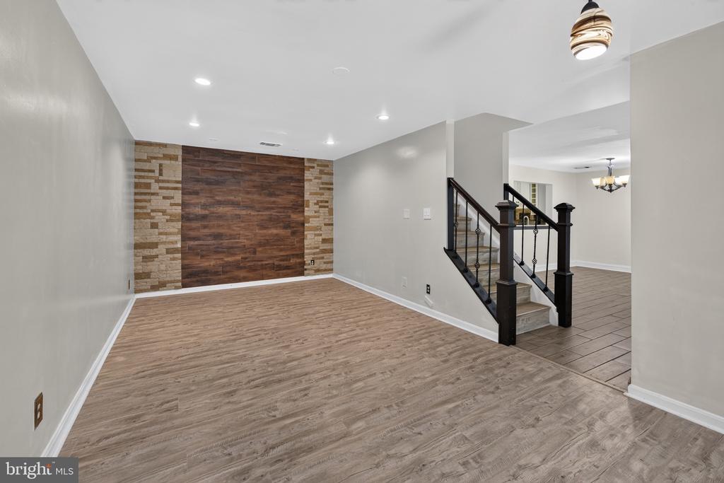 12585 KEMPSTON LANE