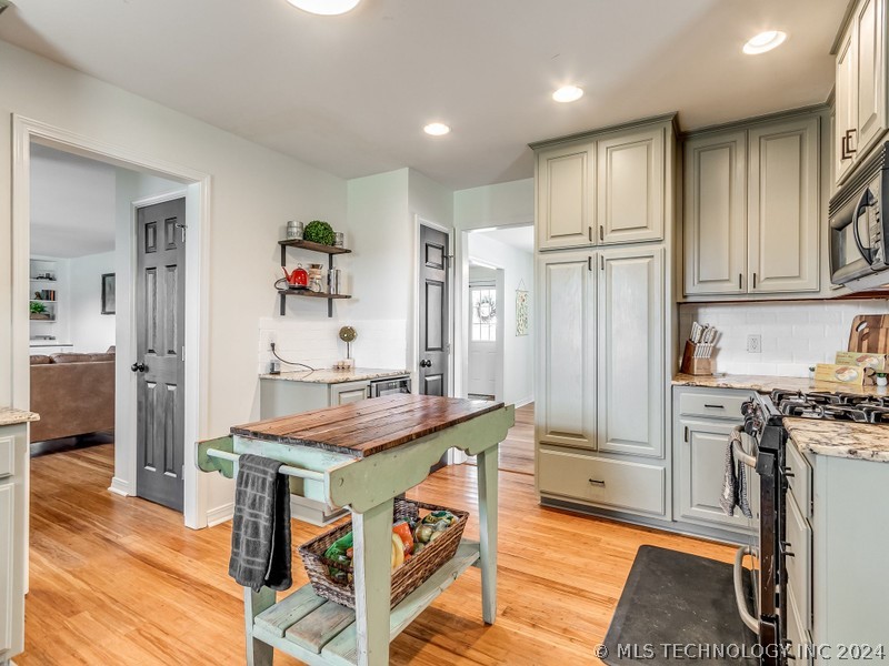 8405 Willow Springs Court