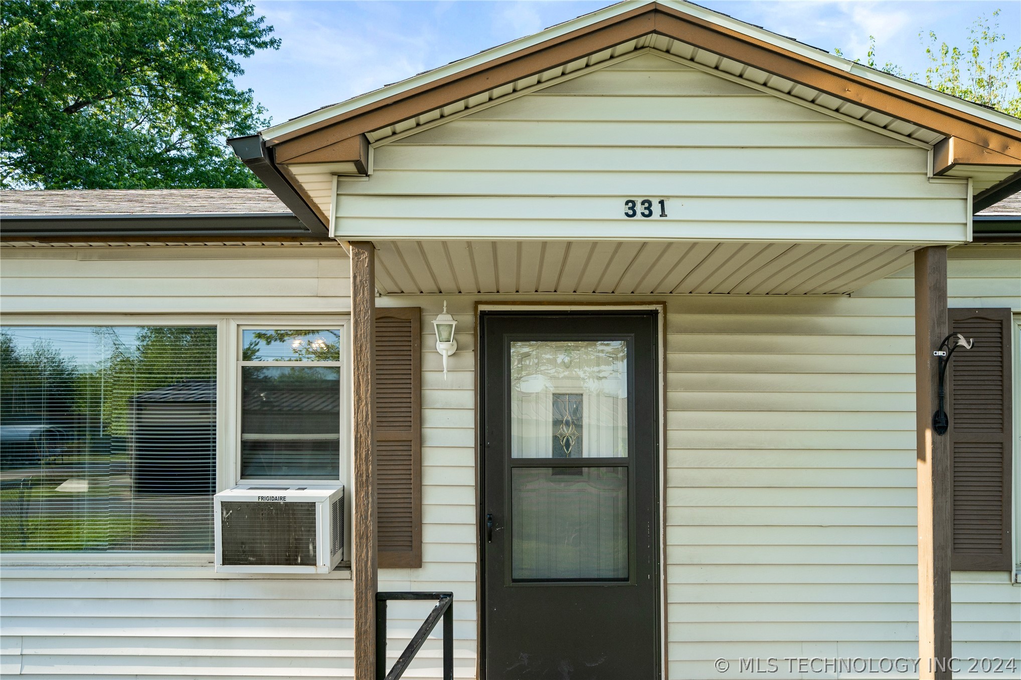 331 SW Graham Court