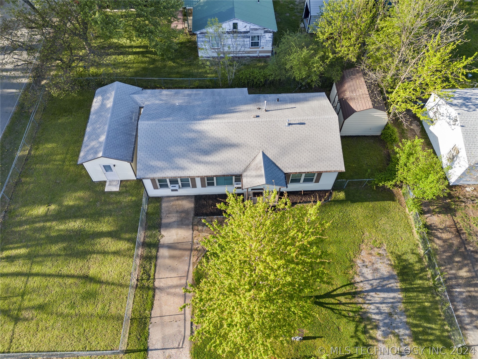 331 SW Graham Court