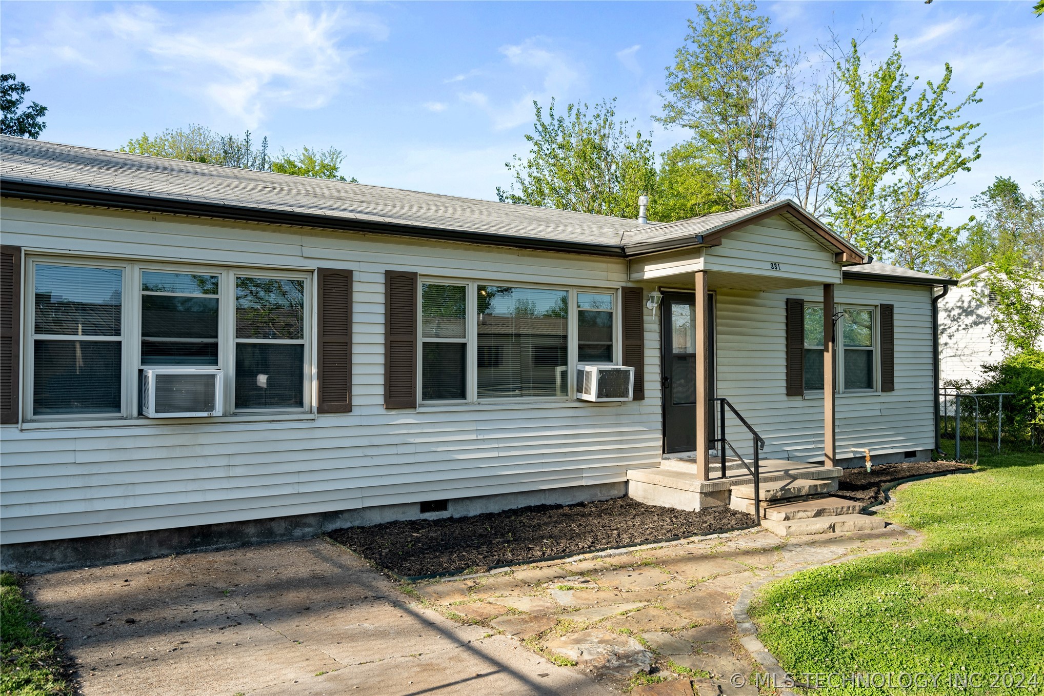 331 SW Graham Court
