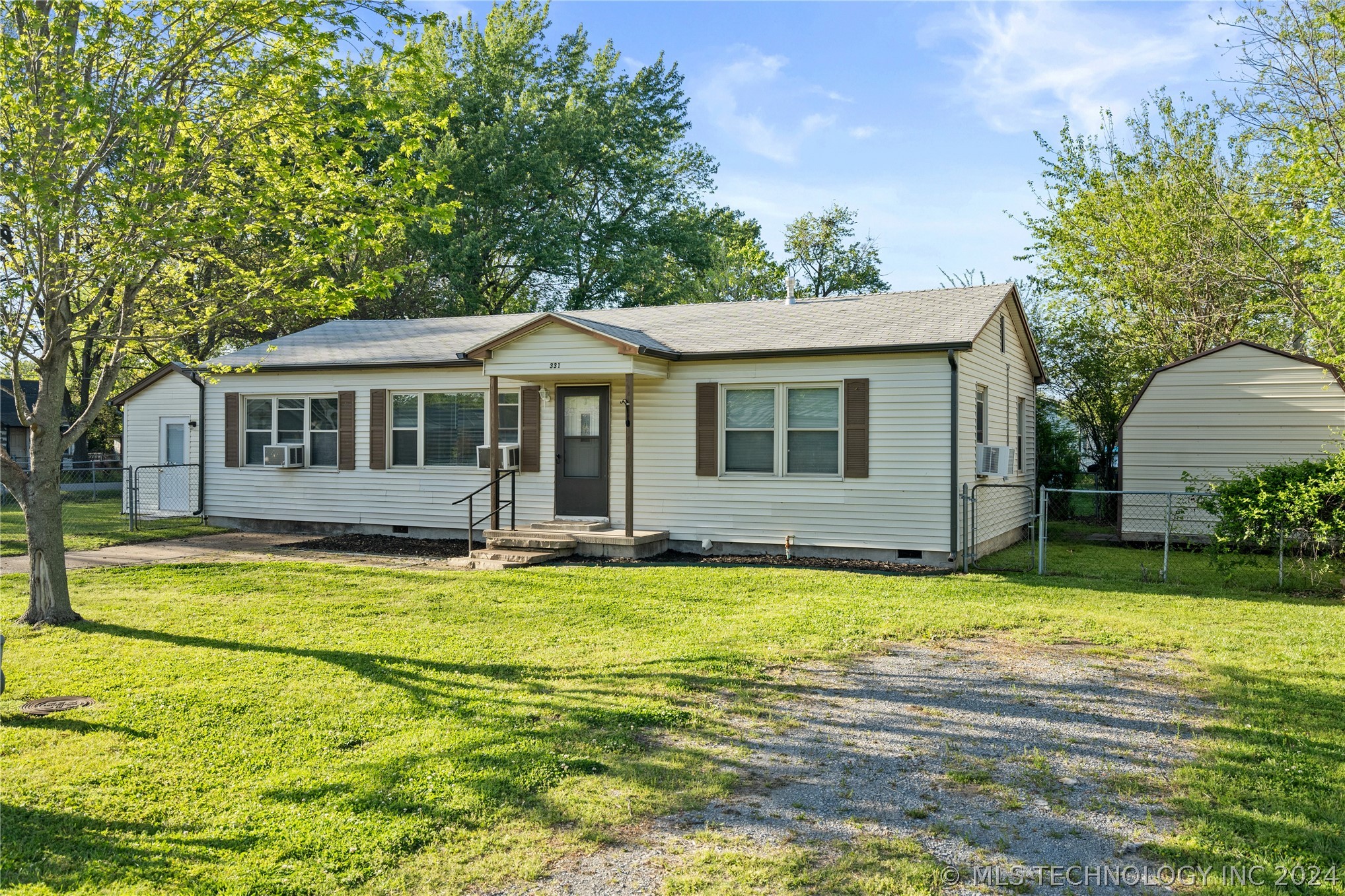 331 SW Graham Court