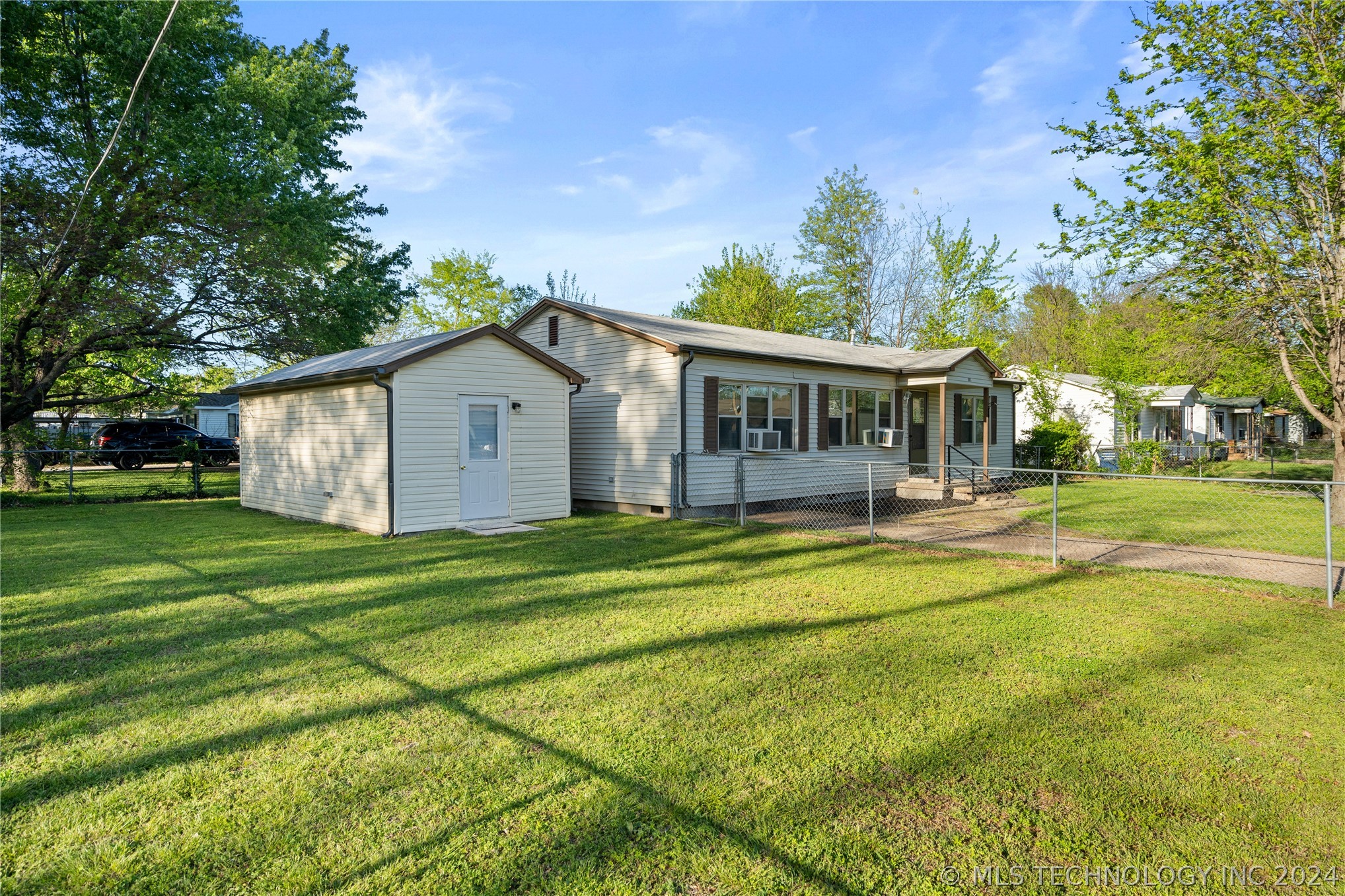 331 SW Graham Court