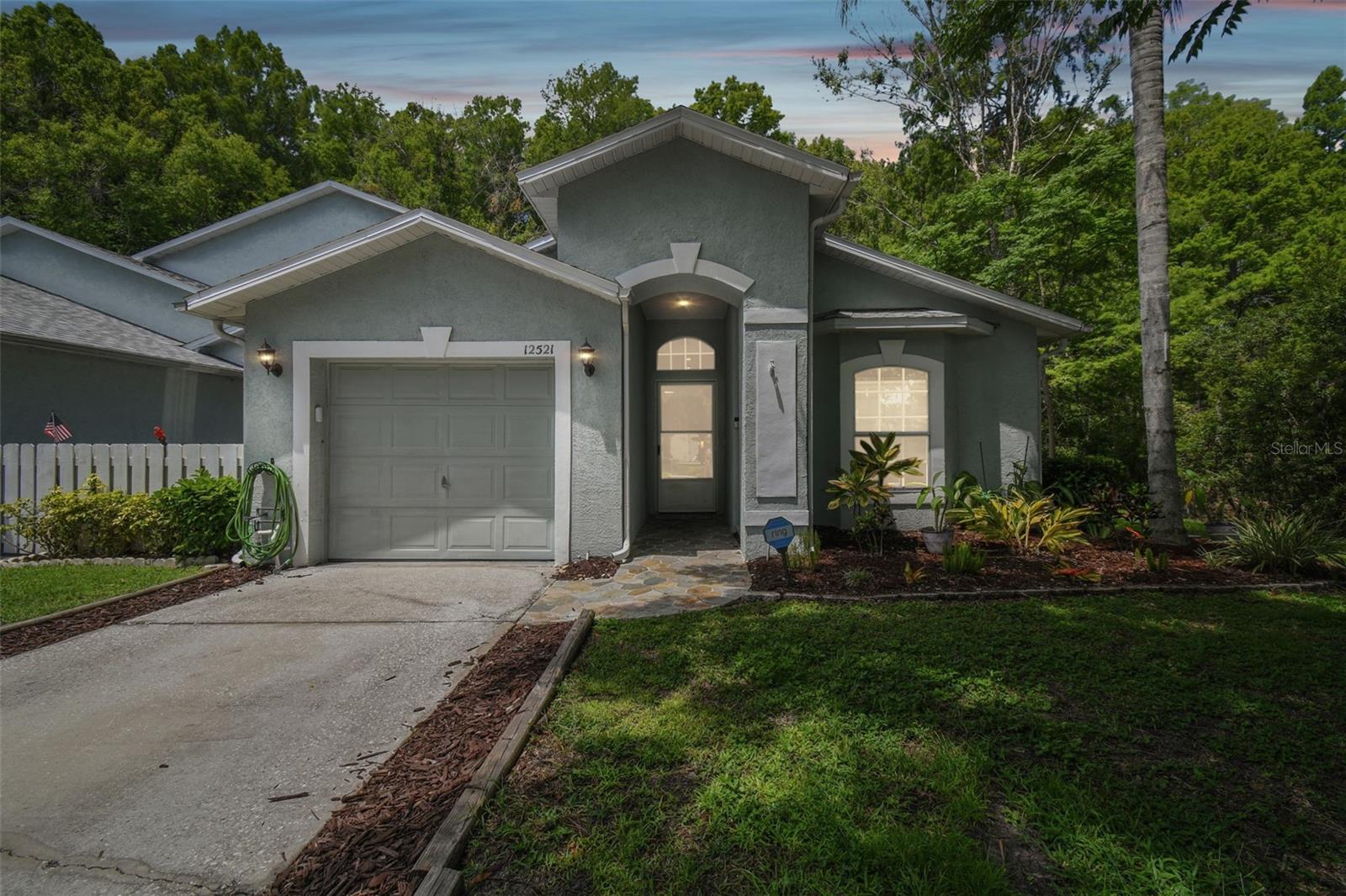 12521 HOLLYBROOK LN