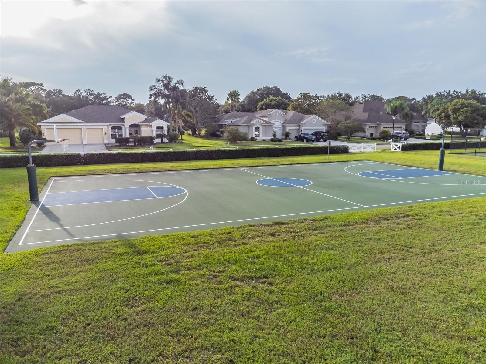 4500 GOLF CLUB LN