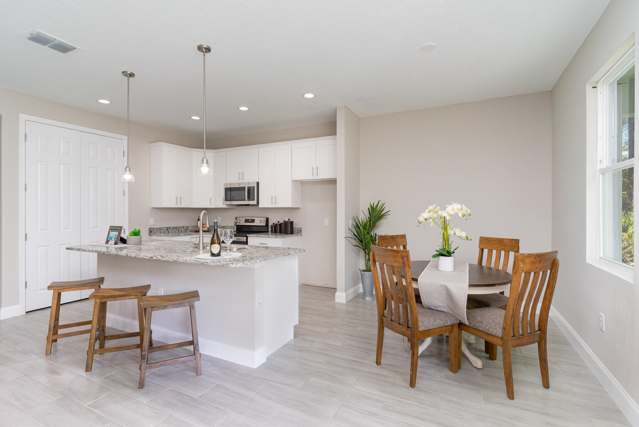 938 Sareta Street SE