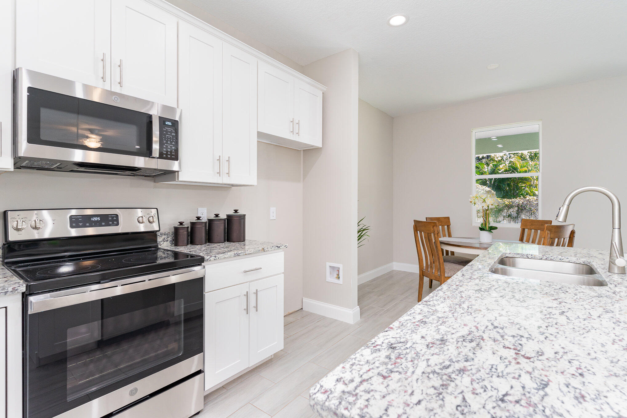 938 Sareta Street SE