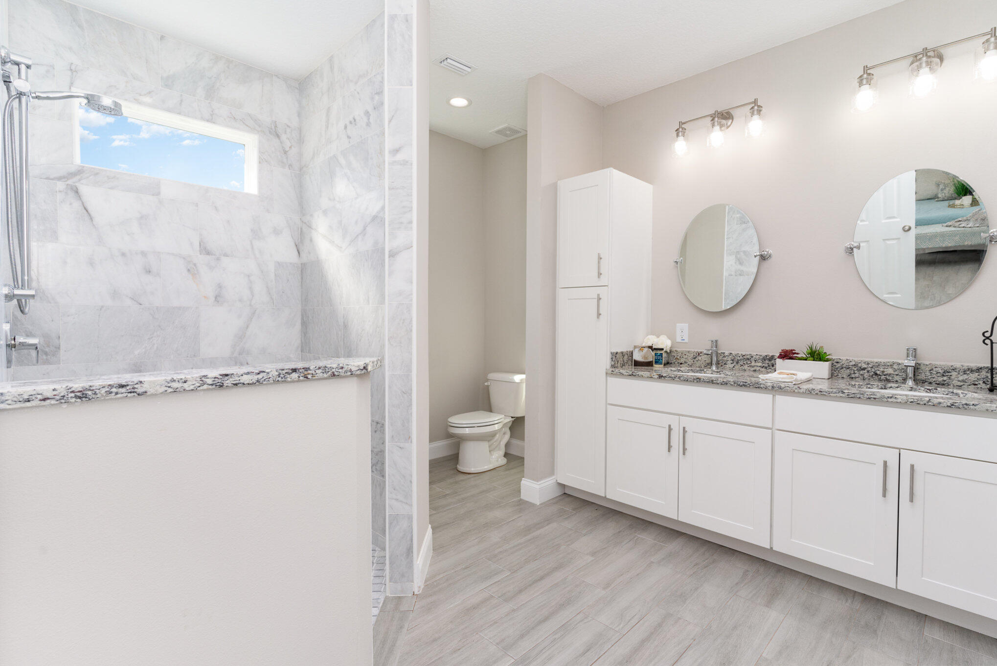 938 Sareta Street SE