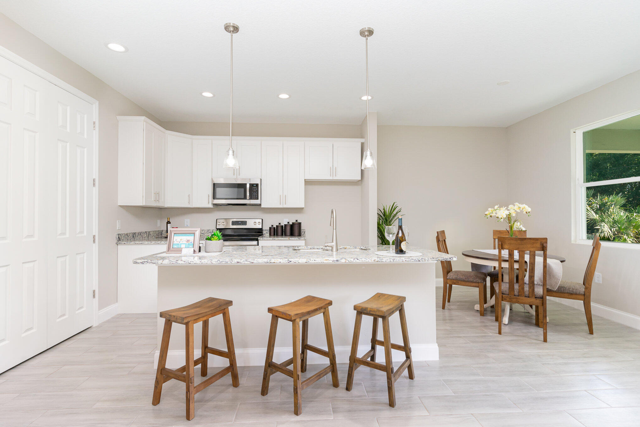 938 Sareta Street SE