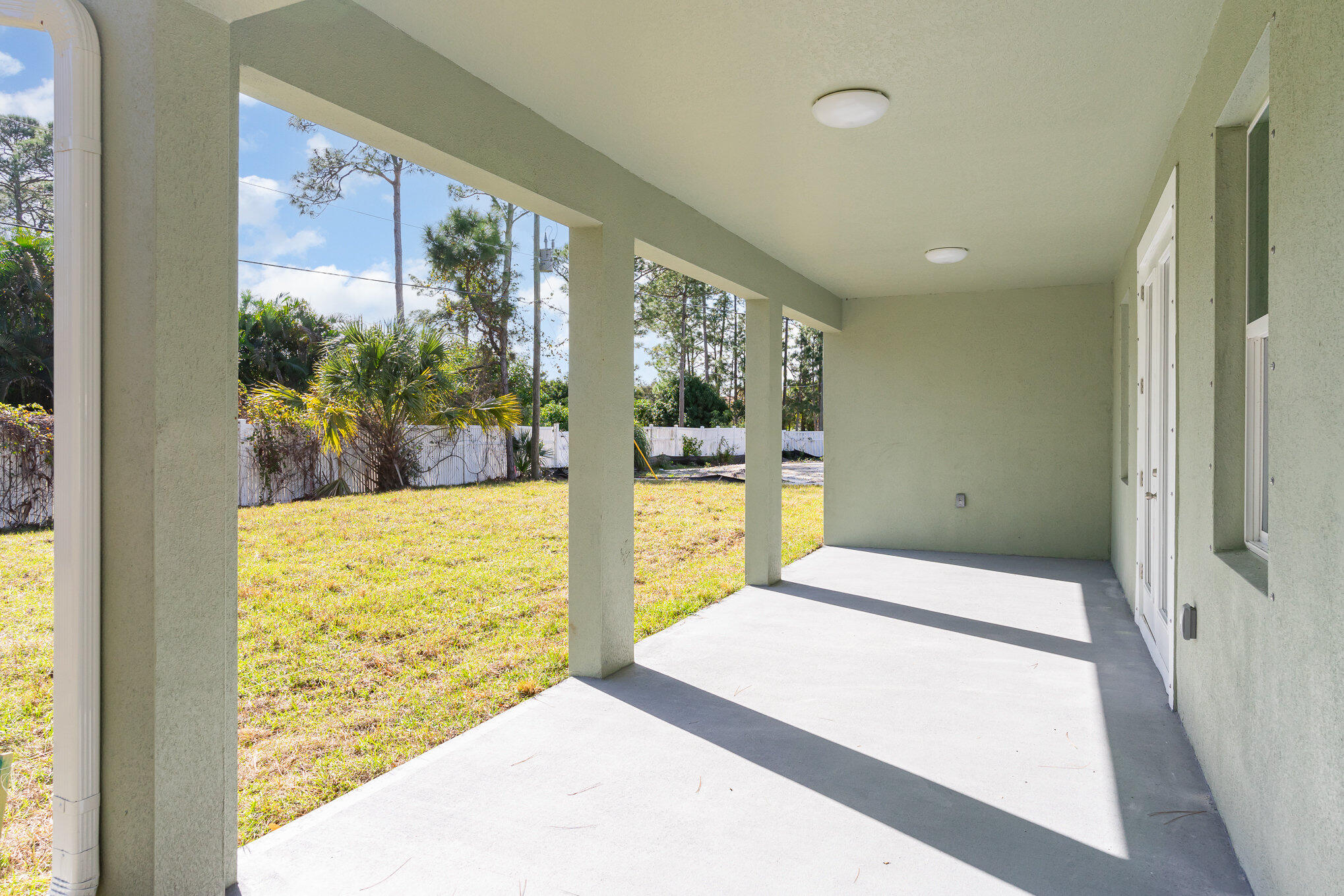 938 Sareta Street SE