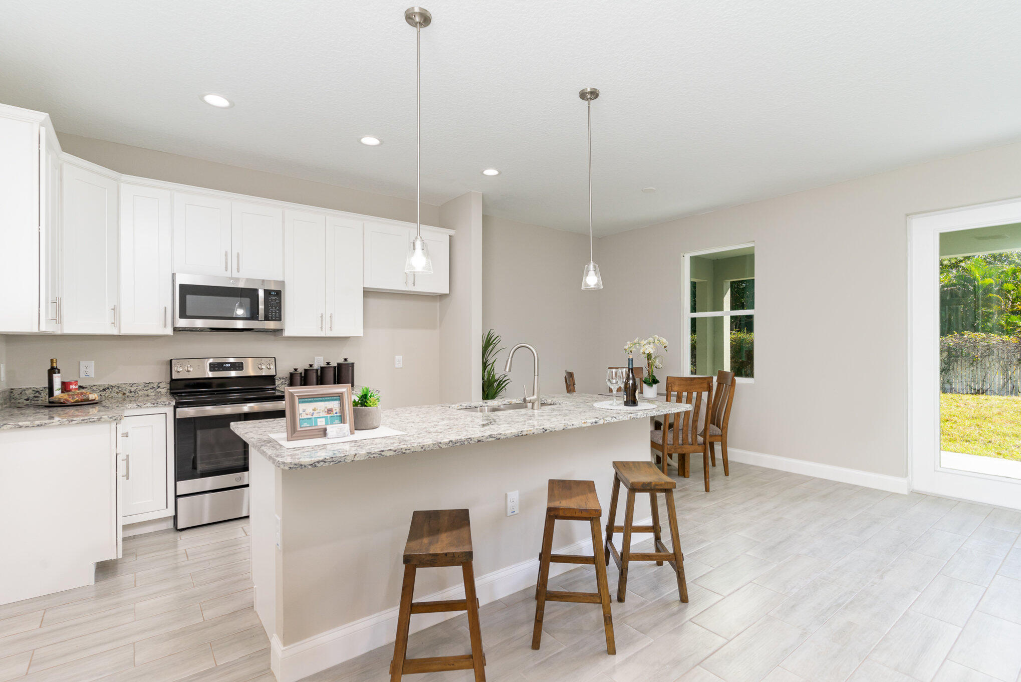 938 Sareta Street SE