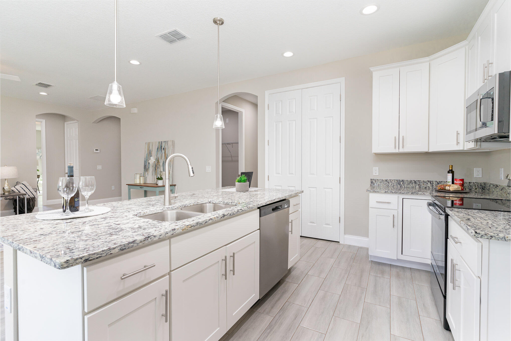 938 Sareta Street SE