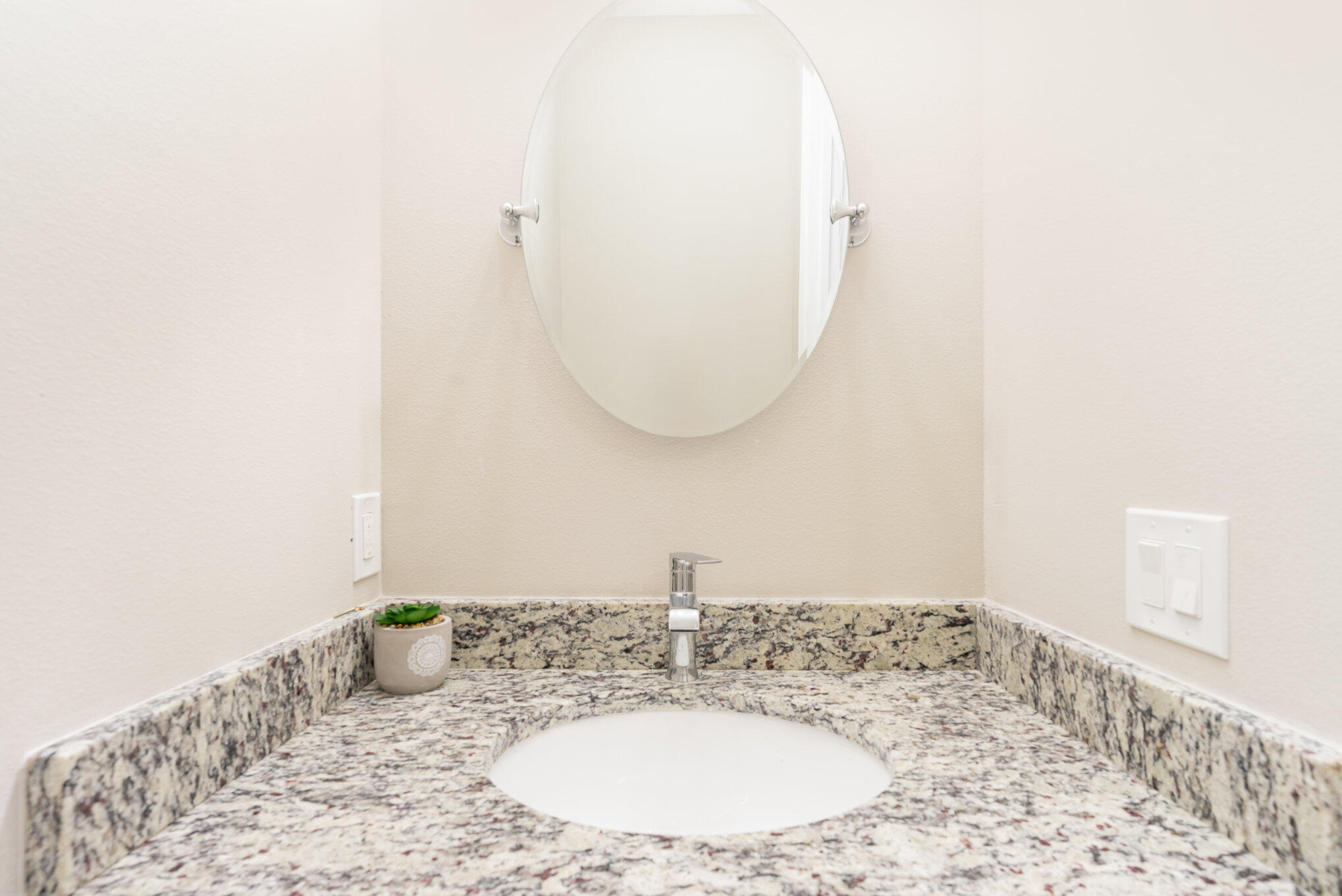 938 Sareta Street SE