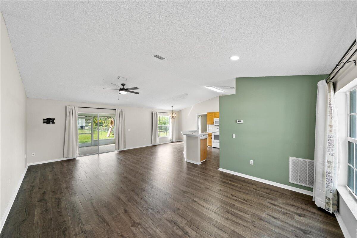 494 Bridgeport Avenue NW