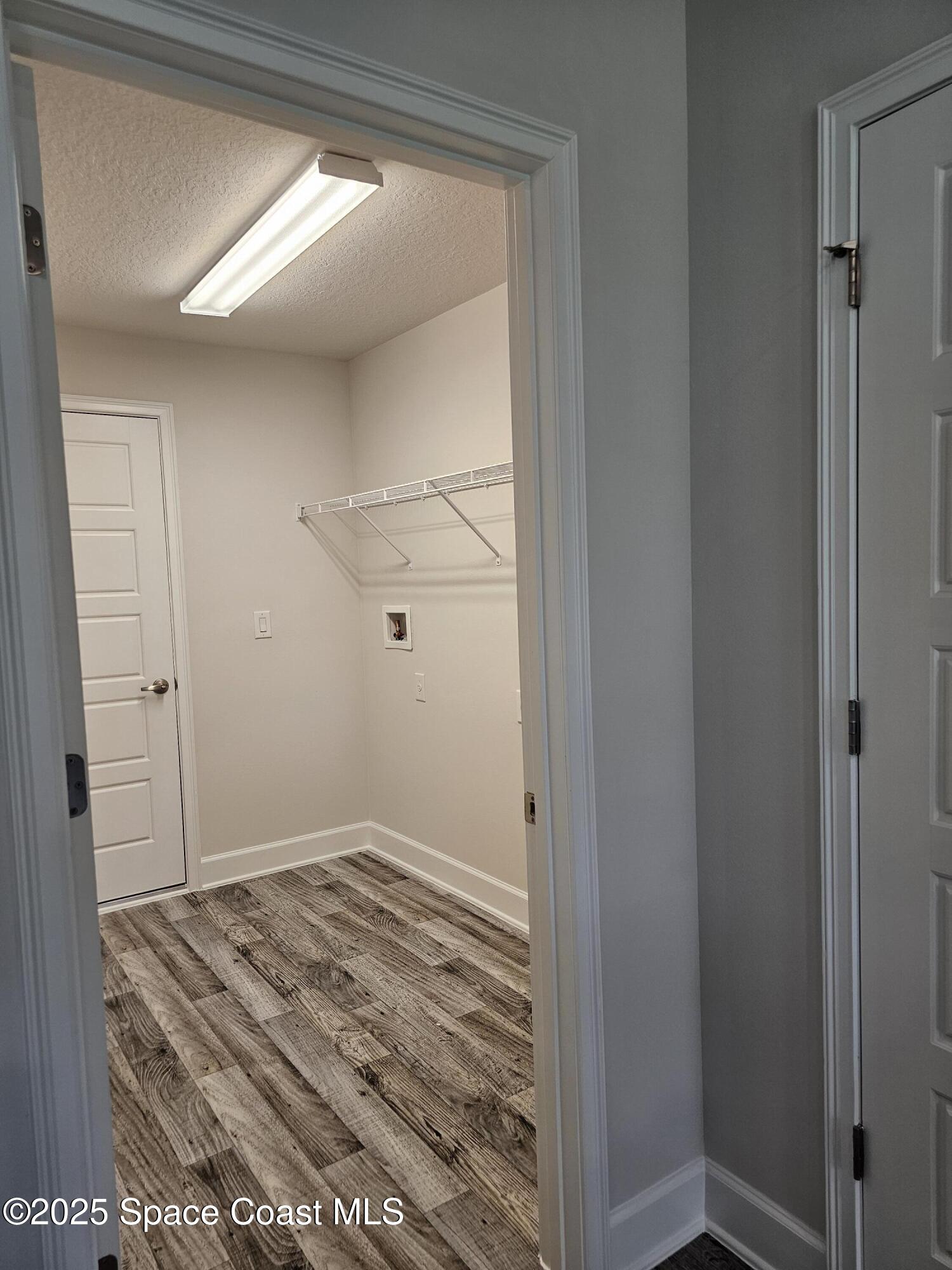 713 Degroodt Road SW