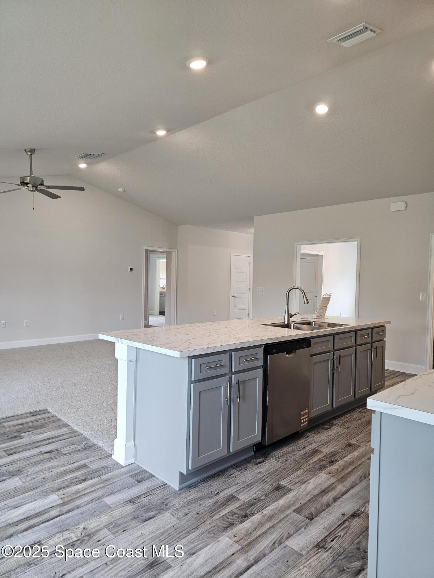 713 Degroodt Road SW