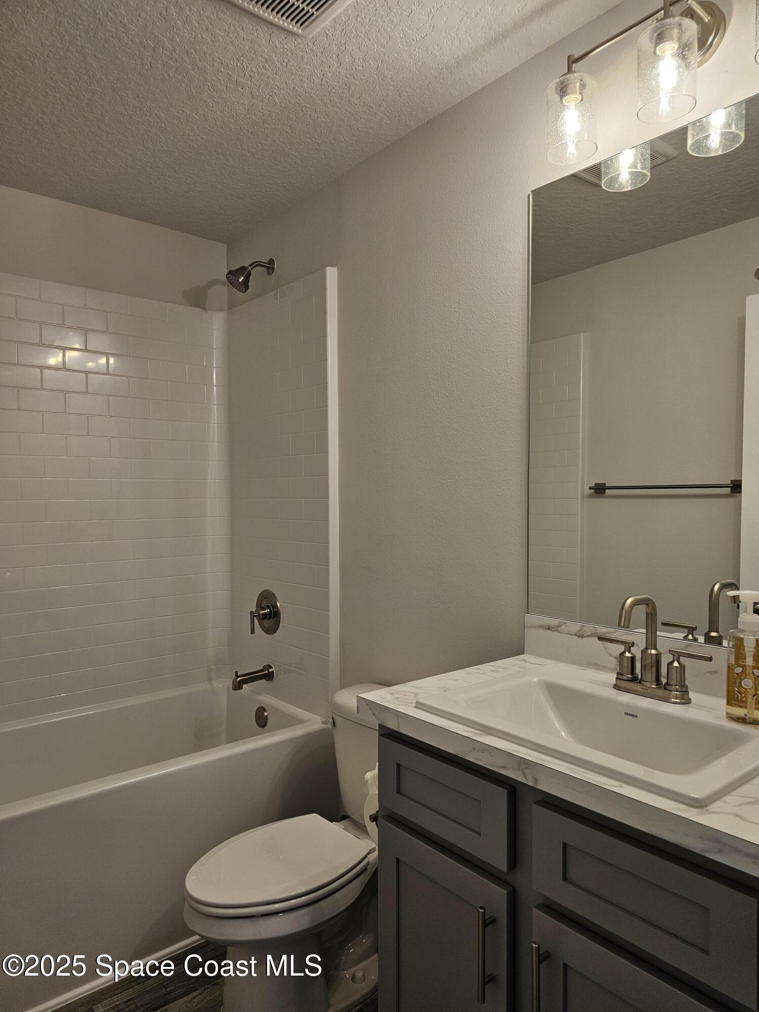 713 Degroodt Road SW