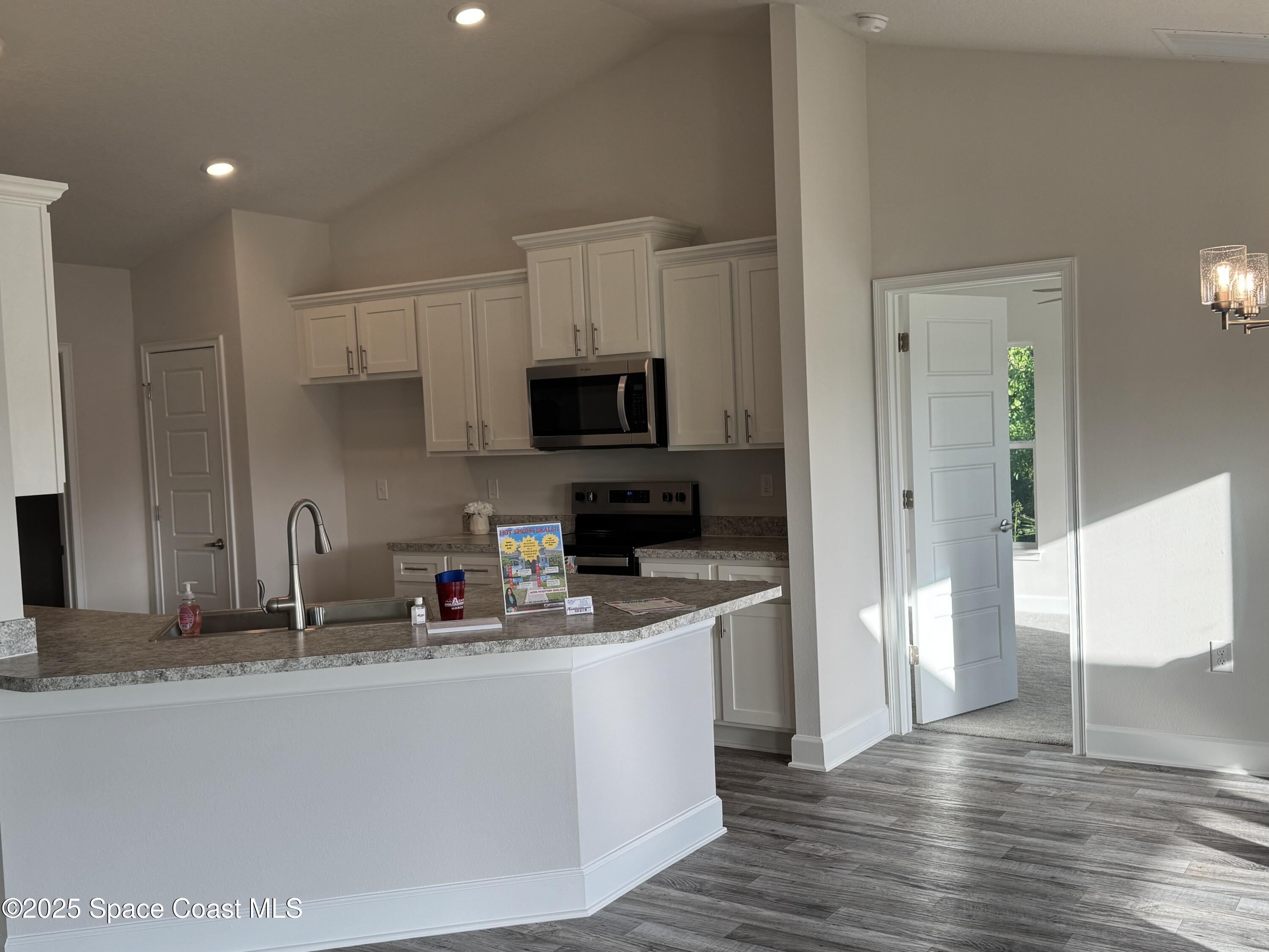 930 San Filippo Drive SE