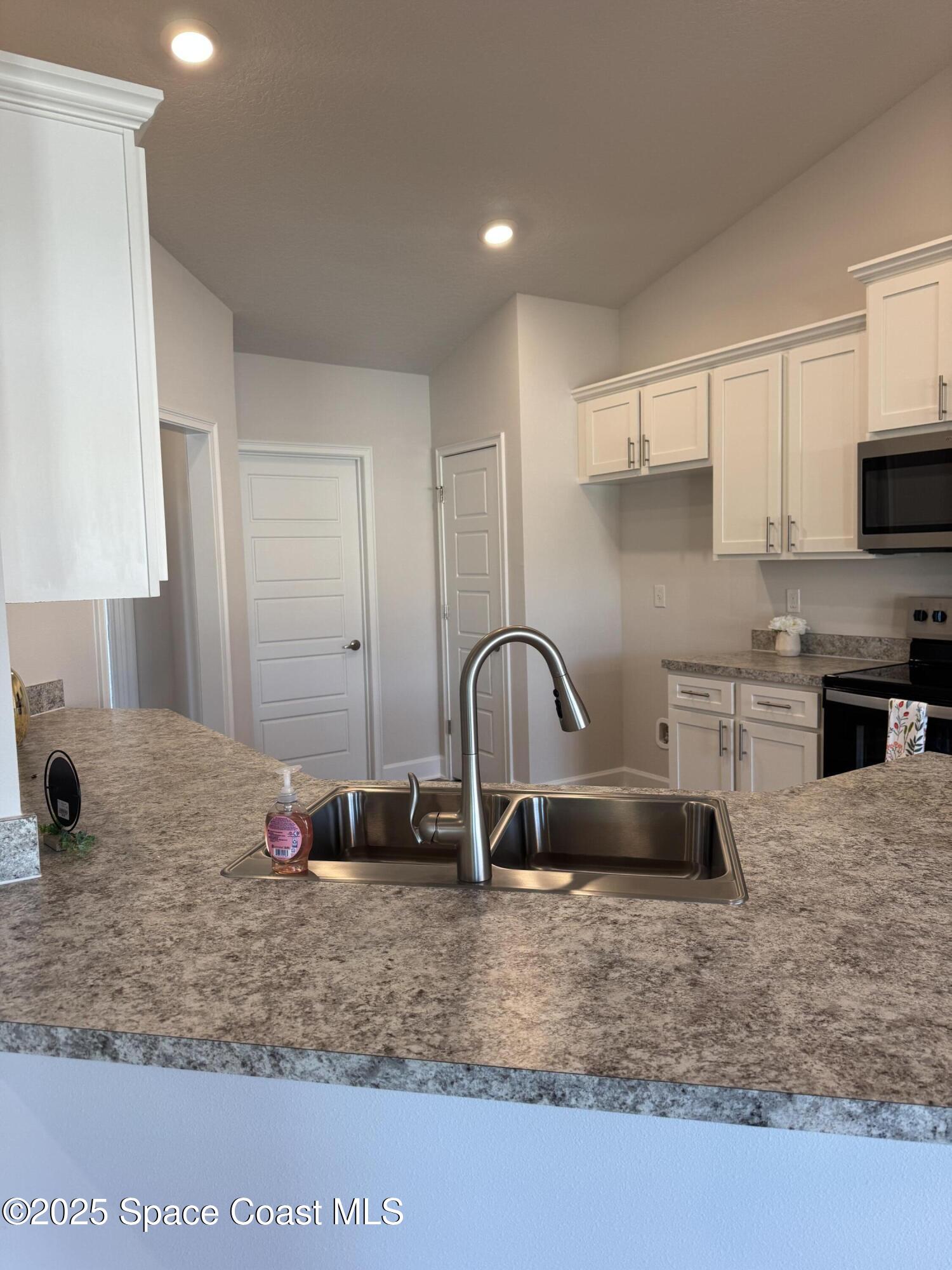 930 San Filippo Drive SE