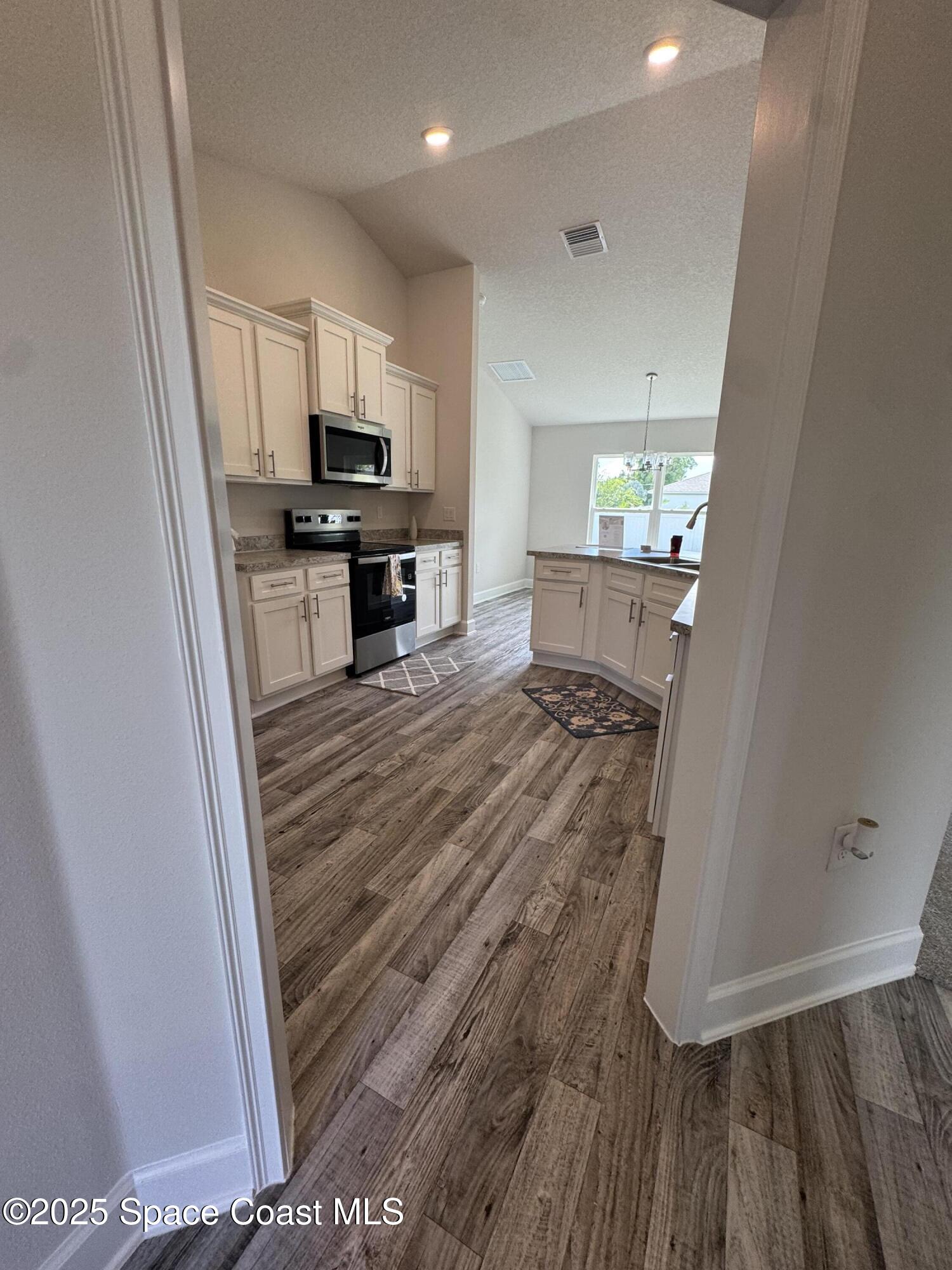 930 San Filippo Drive SE