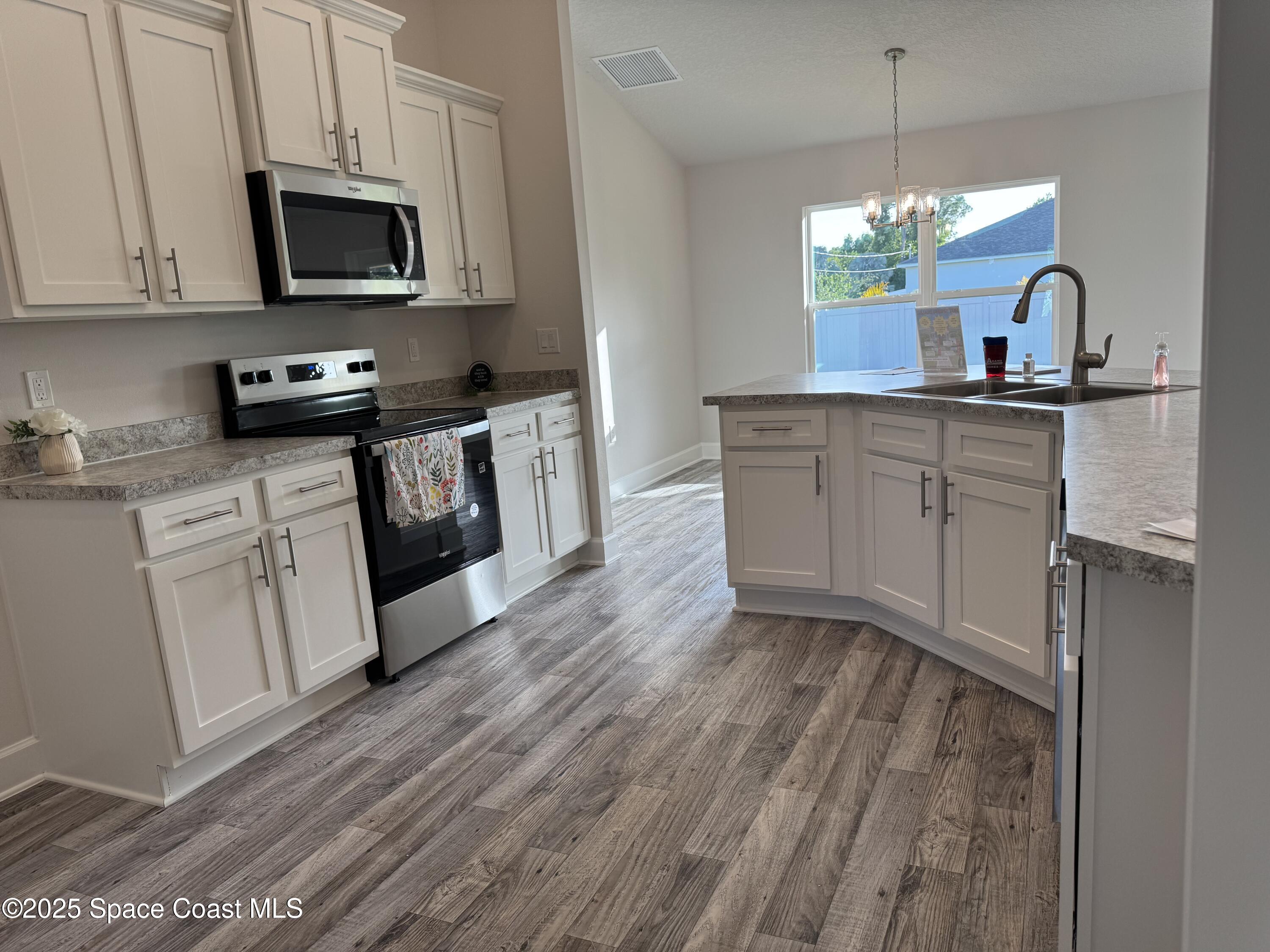 930 San Filippo Drive SE