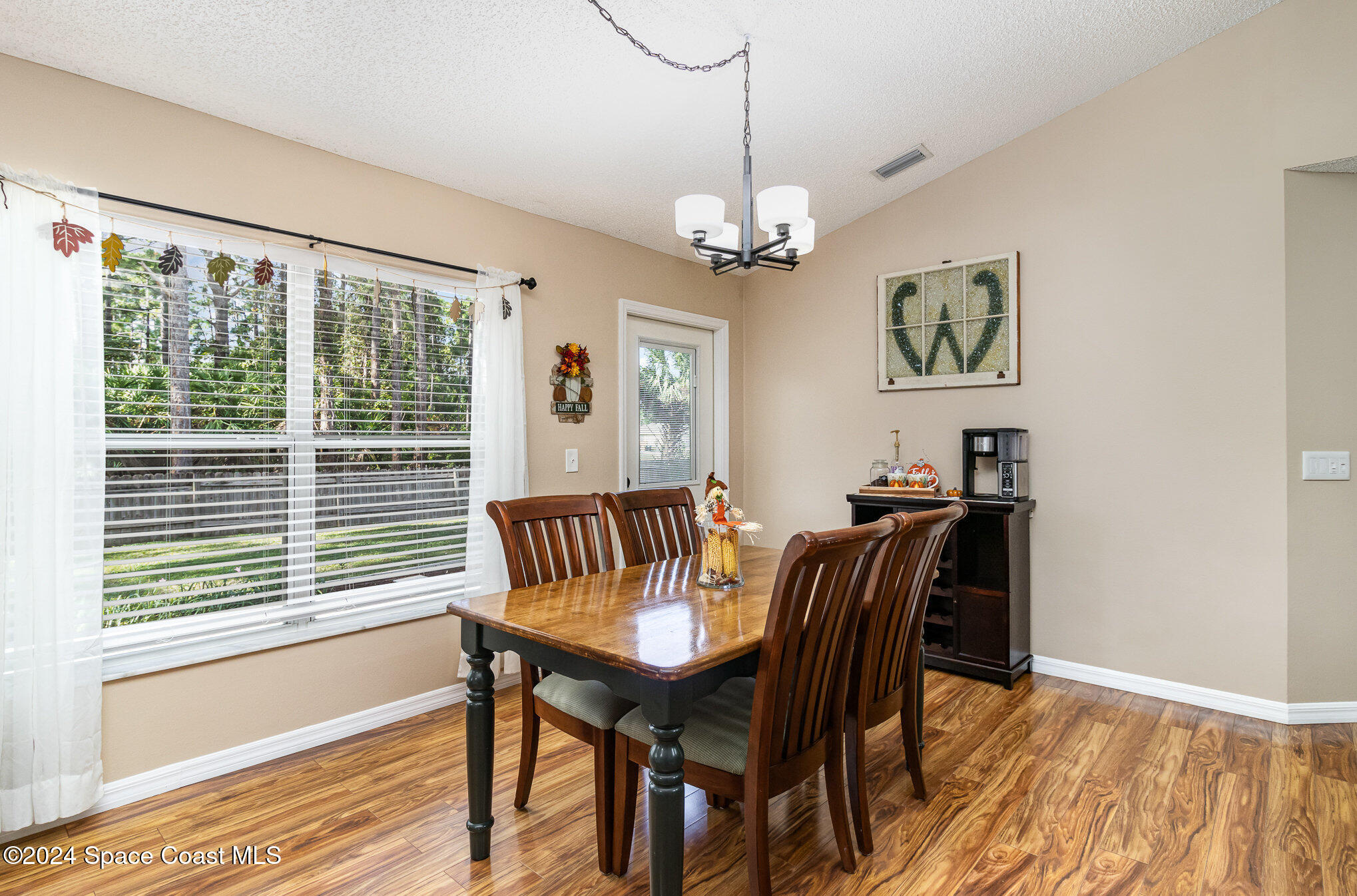 192 Dobbins Road NW