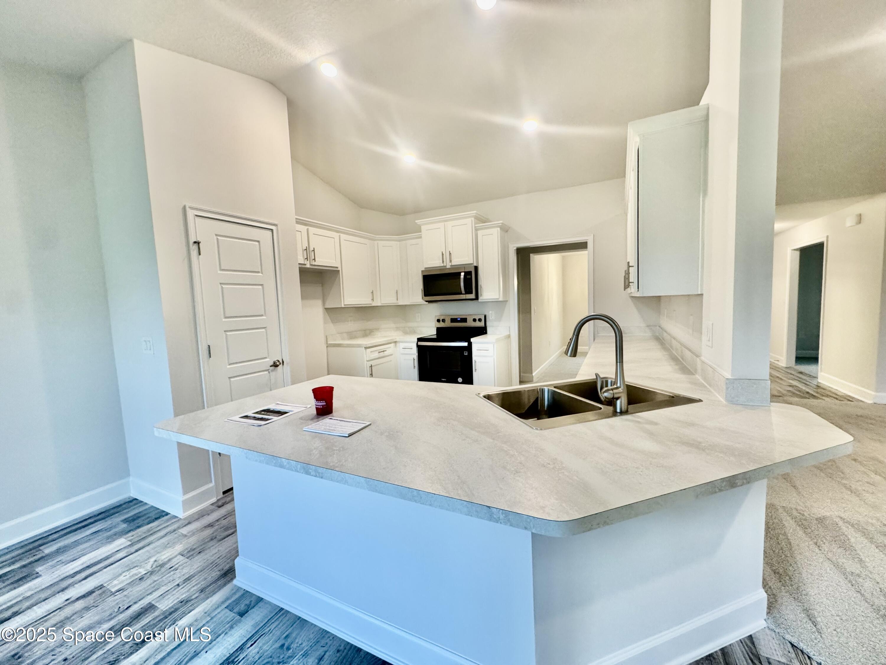 725 De Groodt Road SW