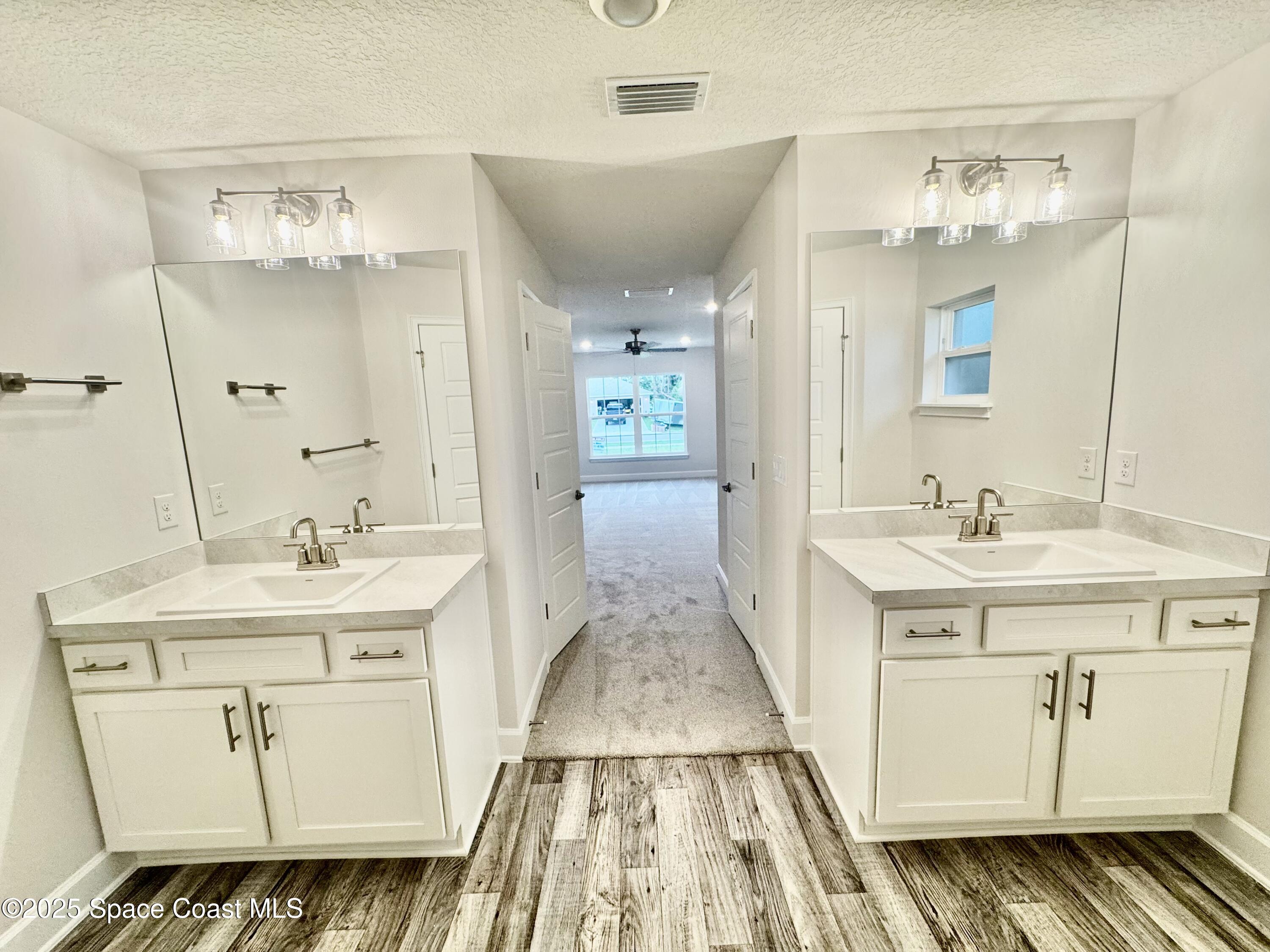 725 De Groodt Road SW