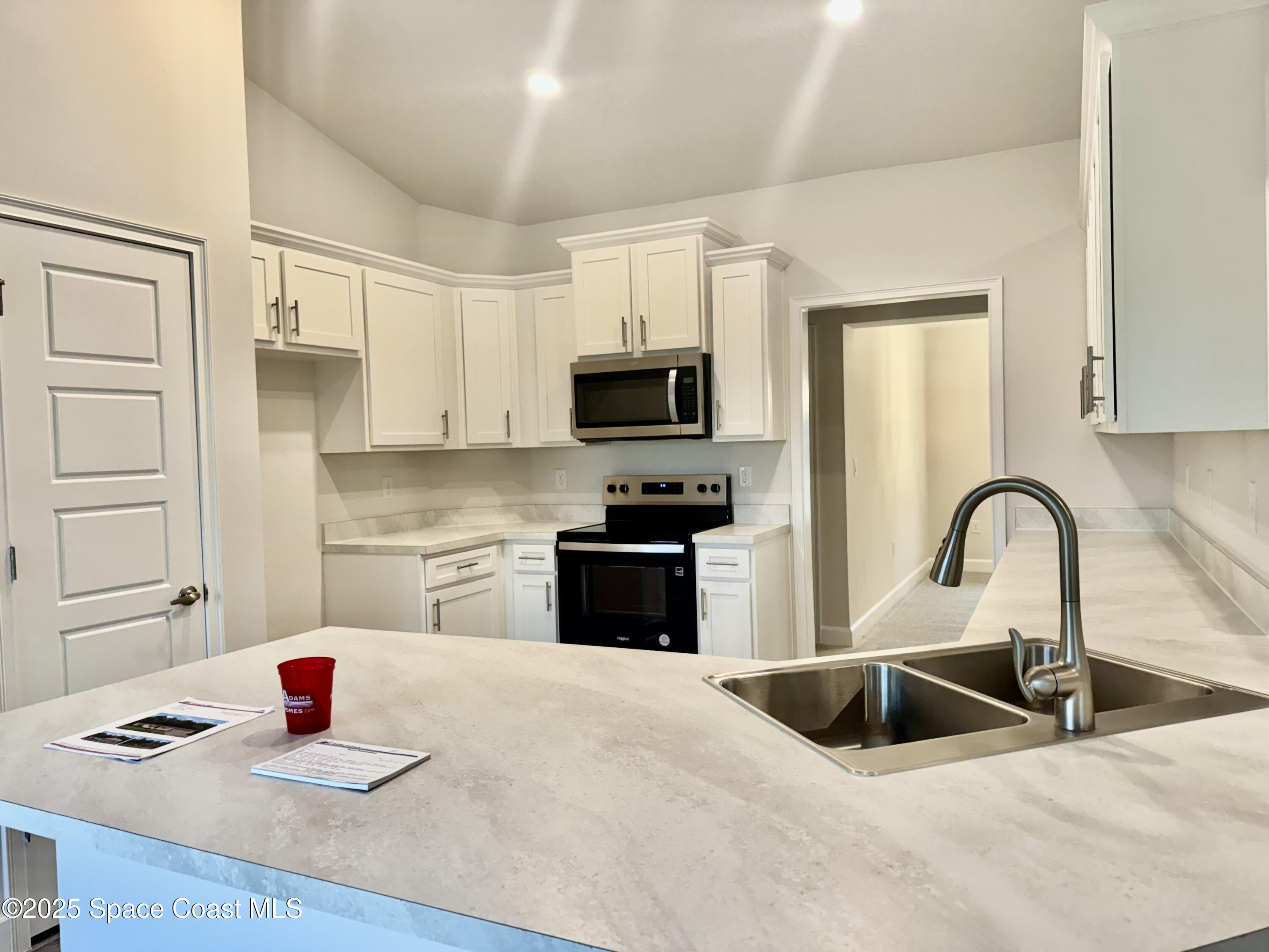 725 De Groodt Road SW