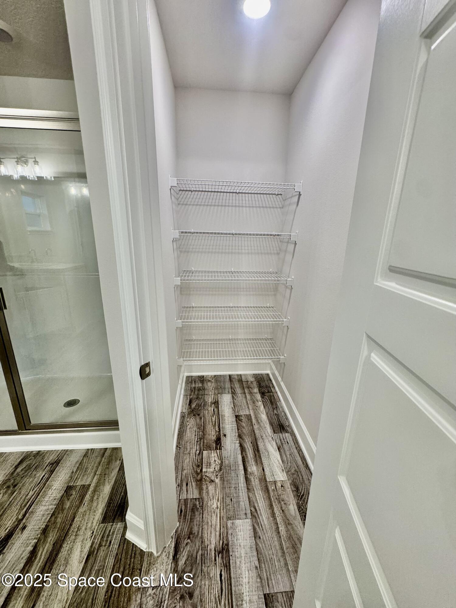 725 De Groodt Road SW