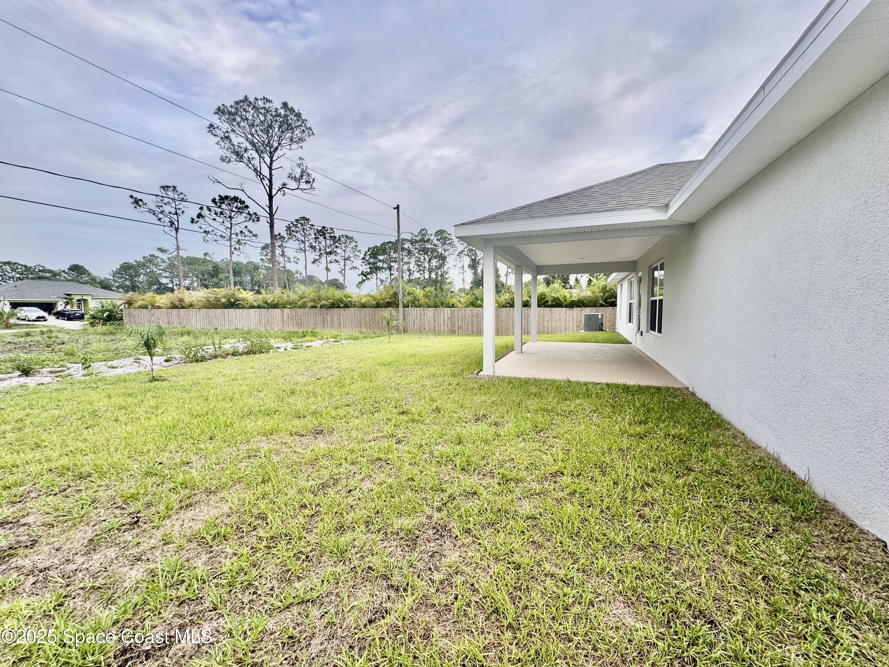 725 De Groodt Road SW