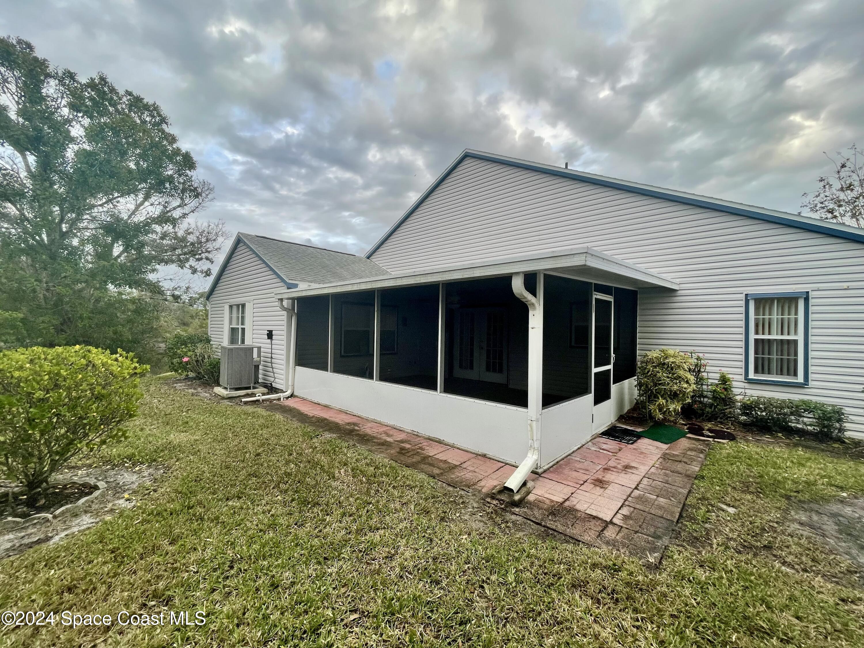 4883 Lake Waterford Way W, 7208