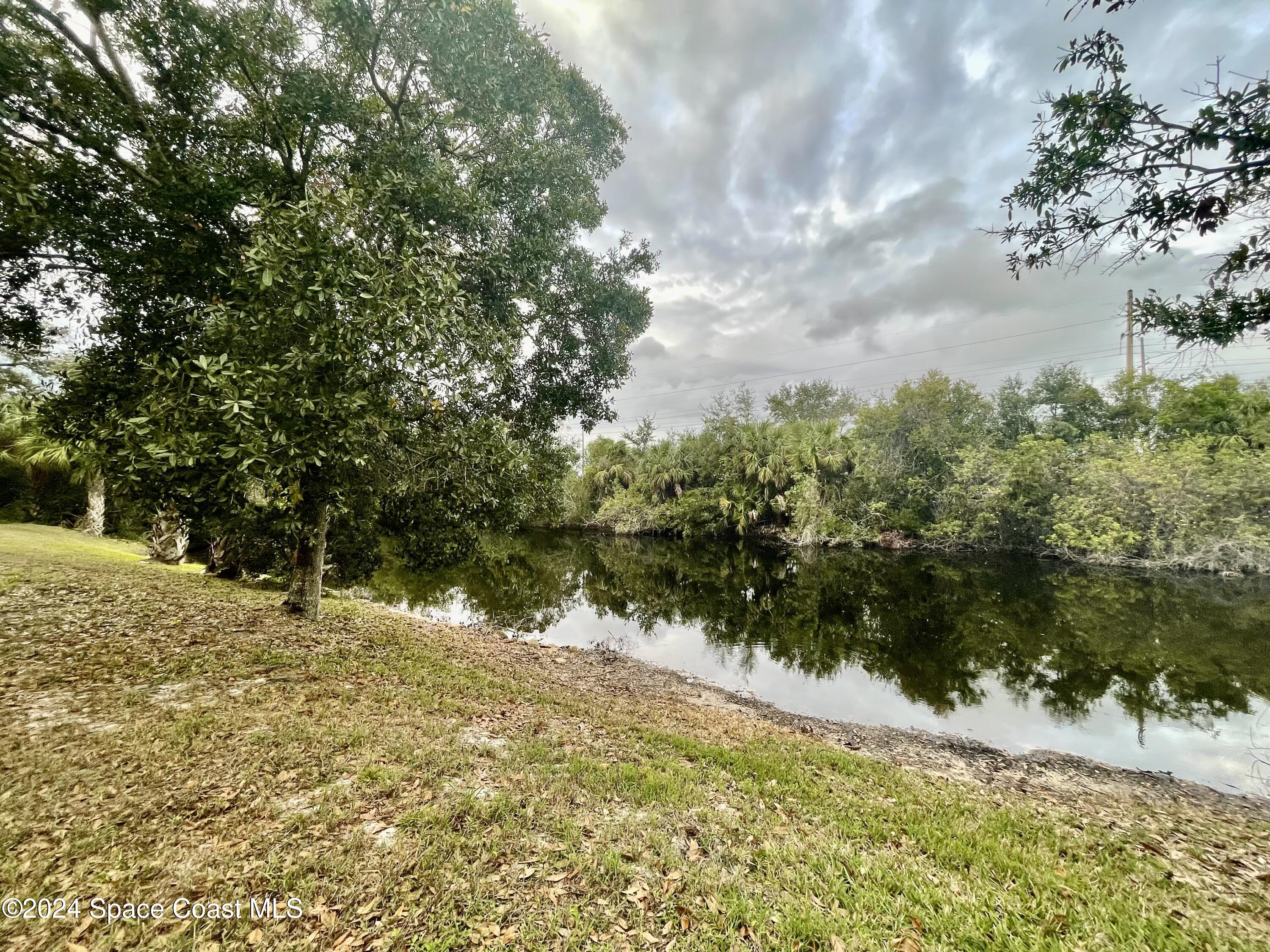 4883 Lake Waterford Way W, 7208