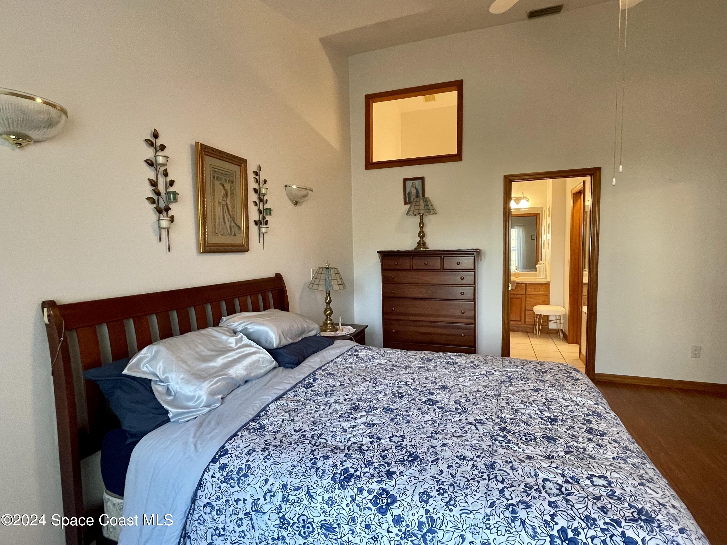 4883 Lake Waterford Way W, 7208