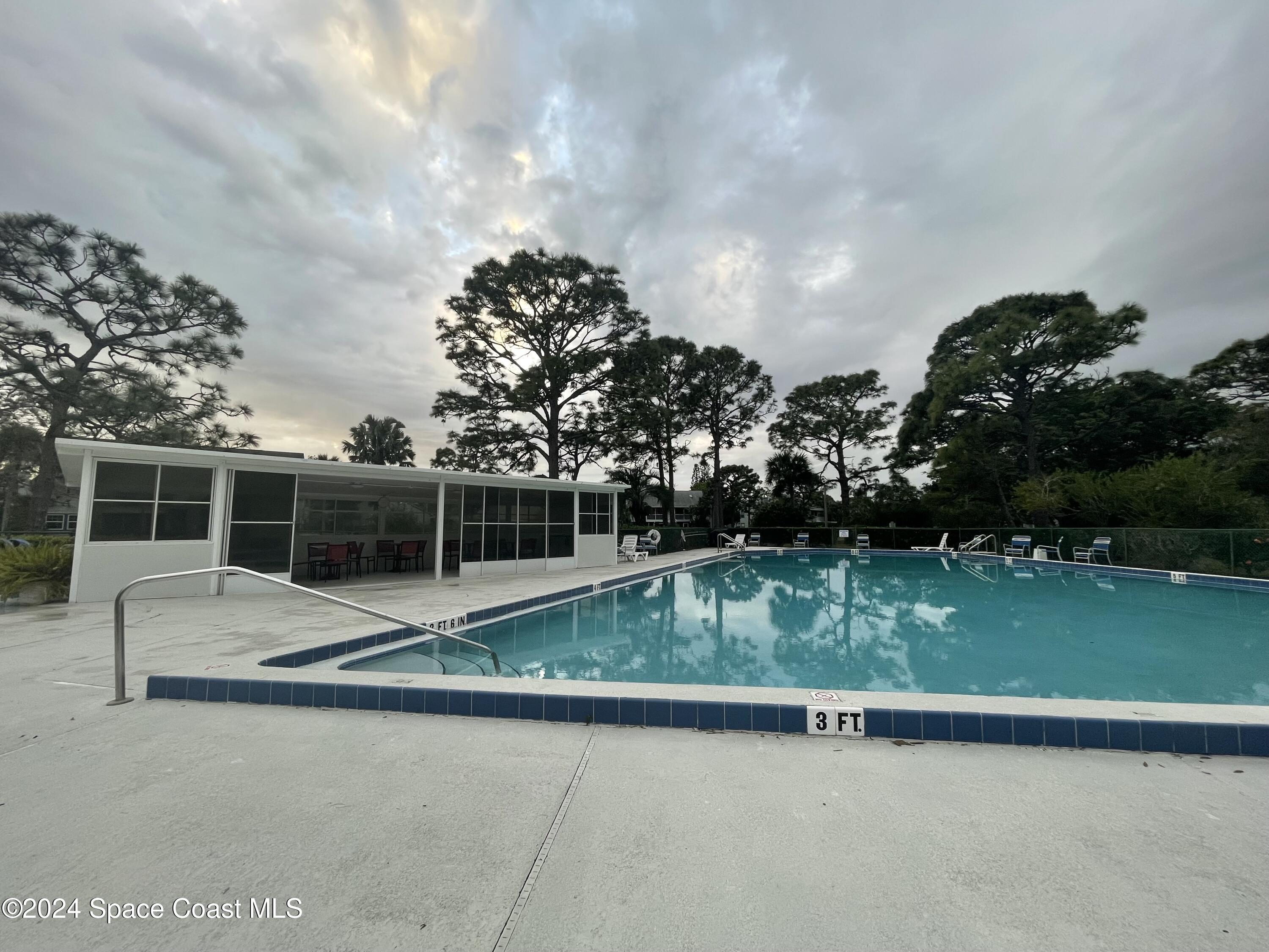 4883 Lake Waterford Way W, 7208