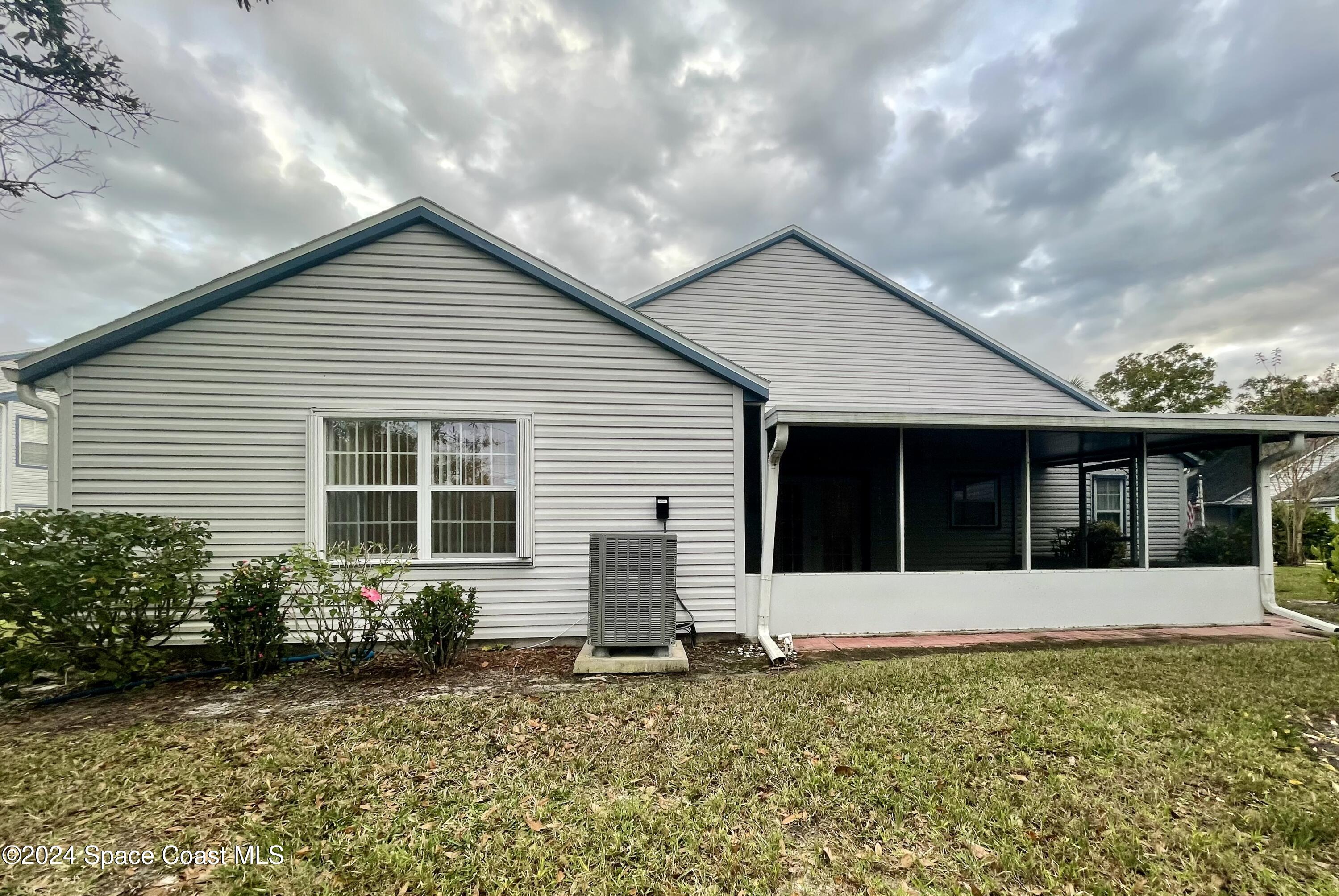 4883 Lake Waterford Way W, 7208