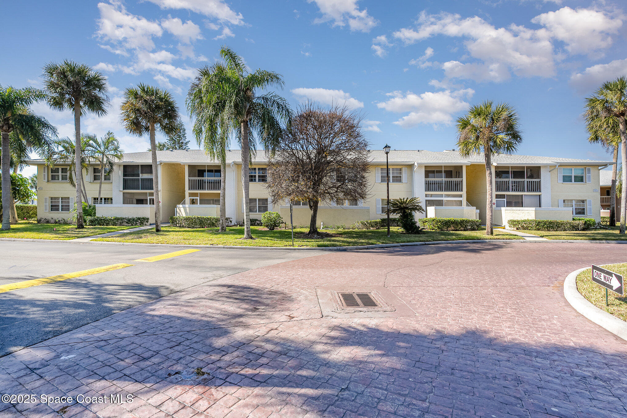 901 Sonesta Avenue NE, 204