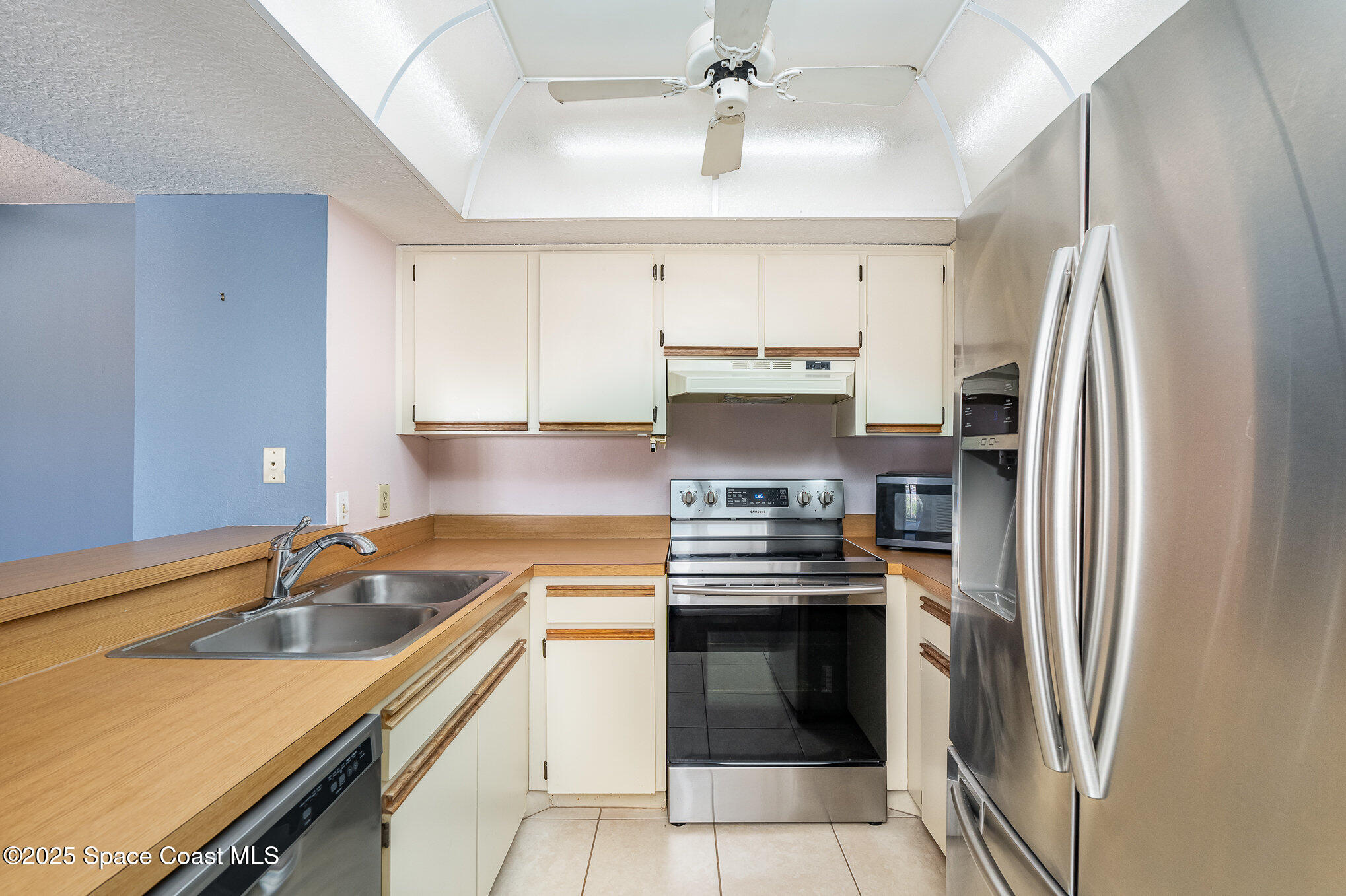 901 Sonesta Avenue NE, 204