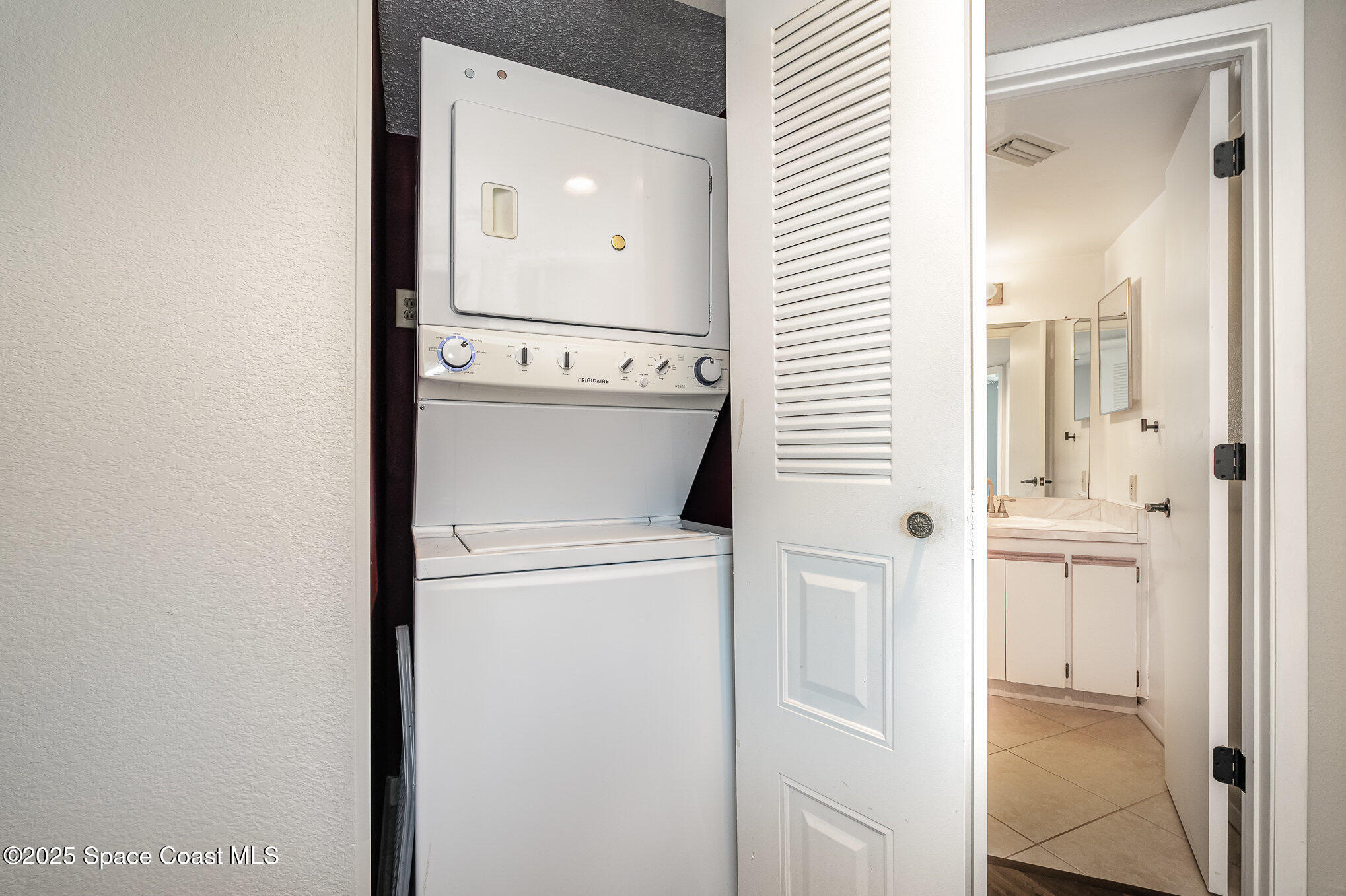 901 Sonesta Avenue NE, 204