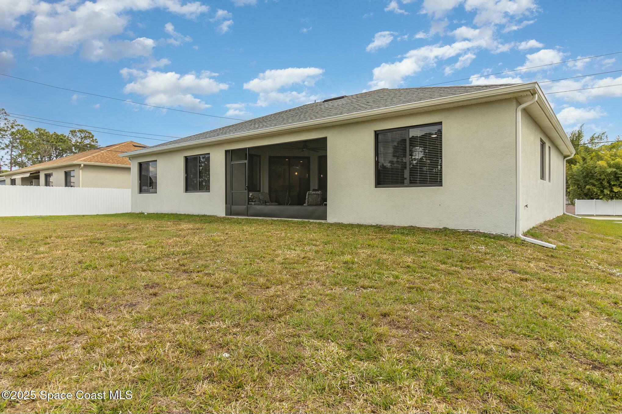 1135 Wyoming Drive SE