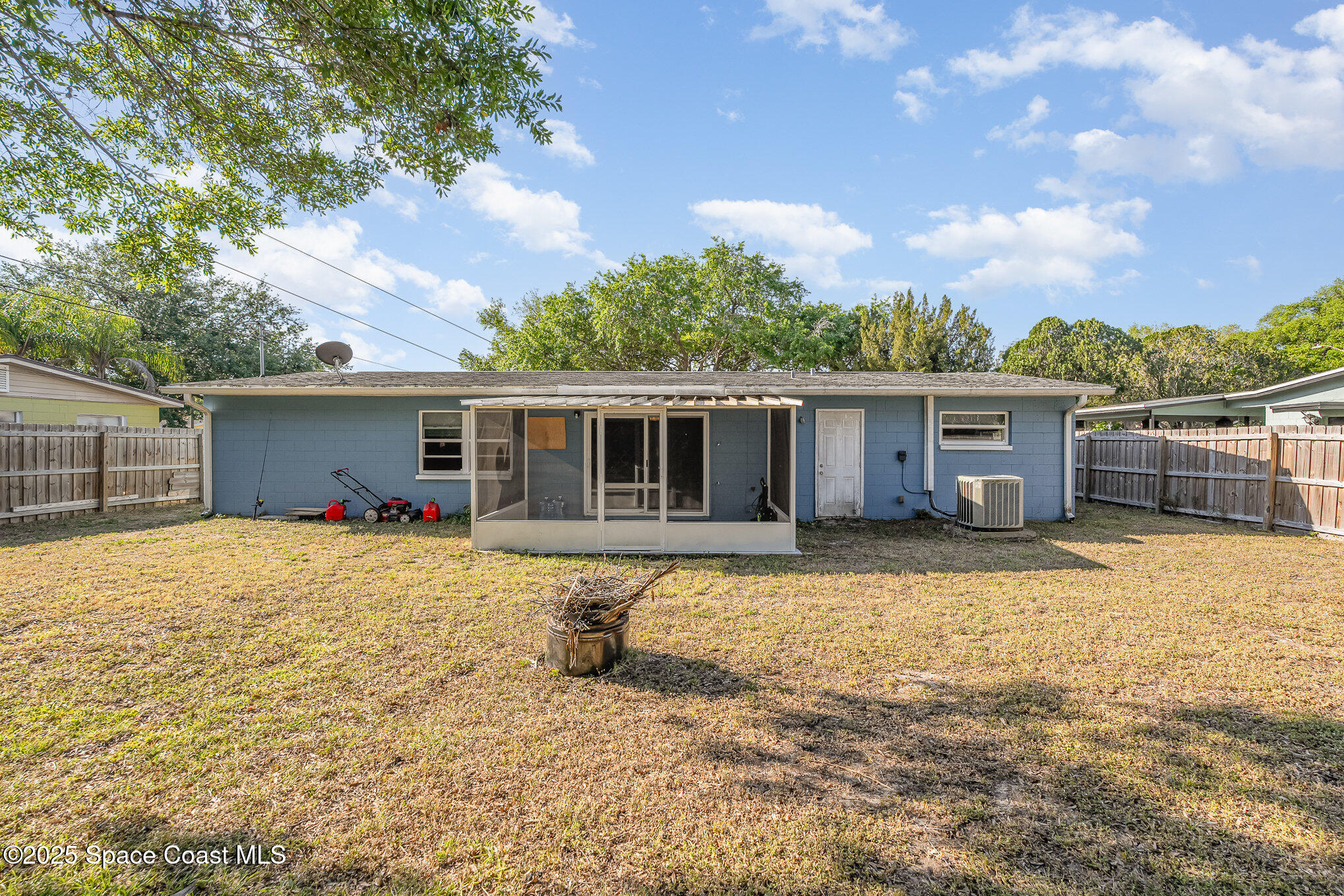 1922 Ivy Drive
