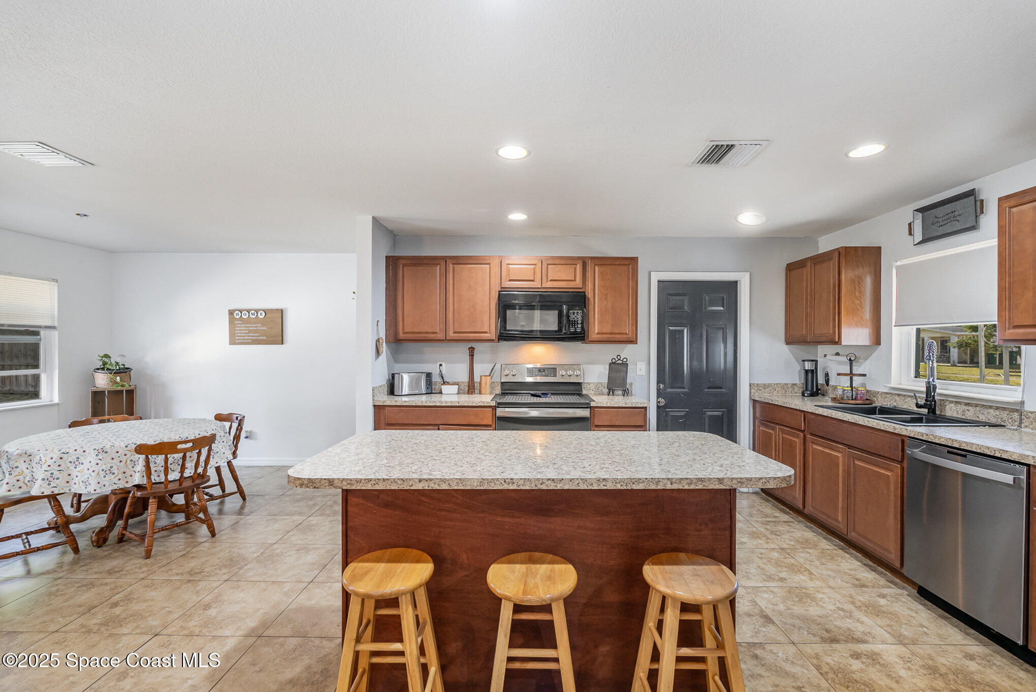 1922 Ivy Drive