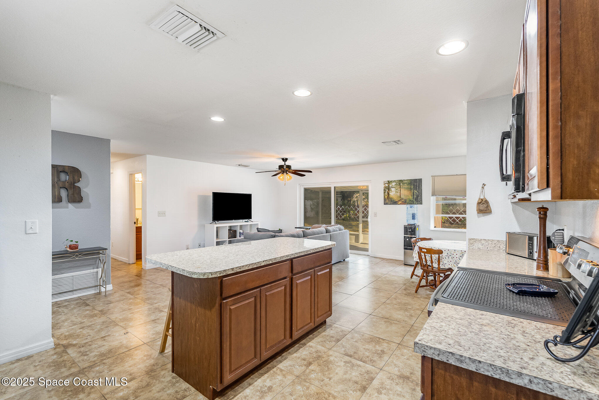 1922 Ivy Drive