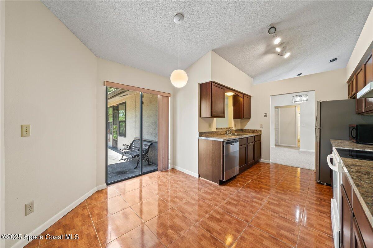 152 Donna Road NE