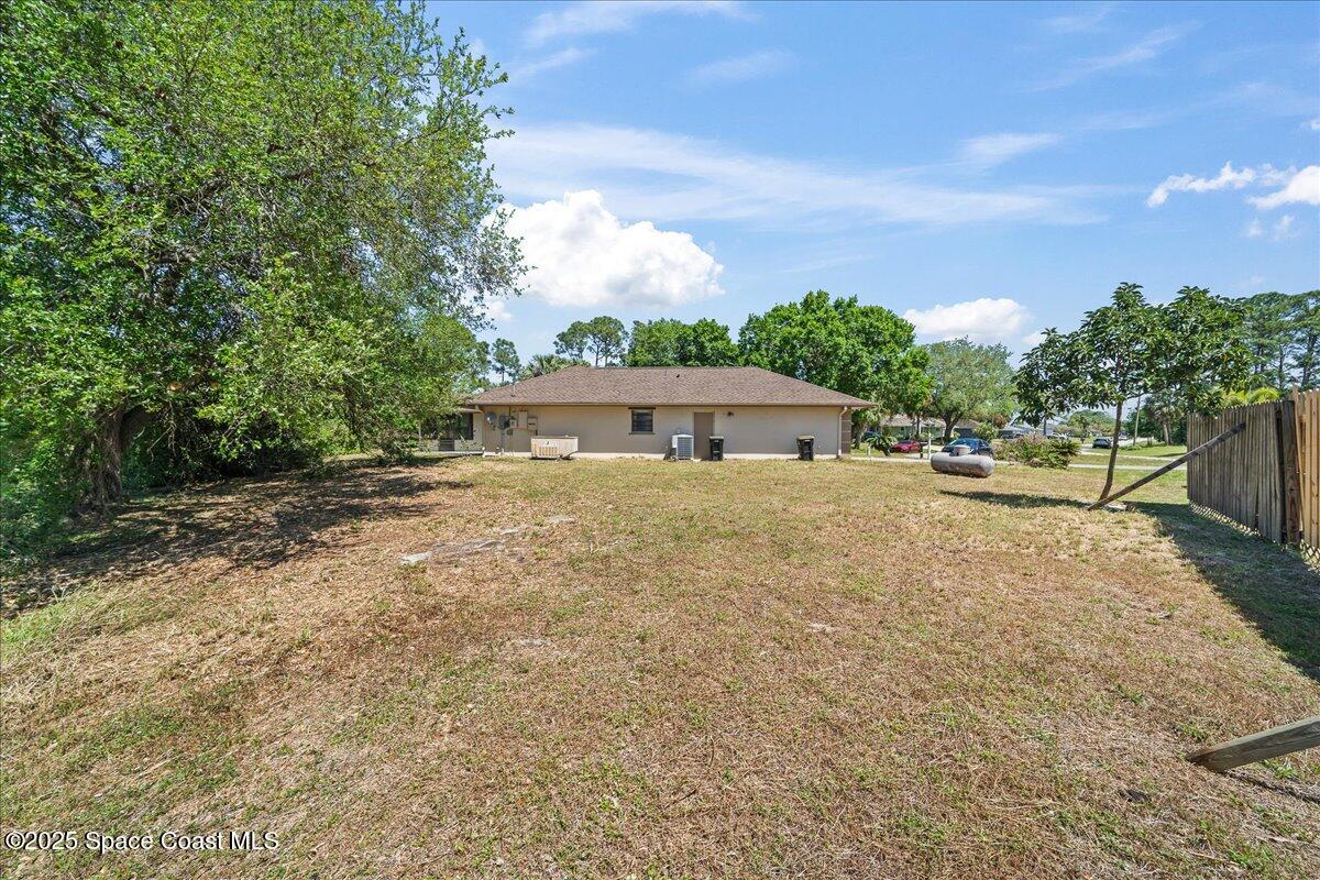 152 Donna Road NE