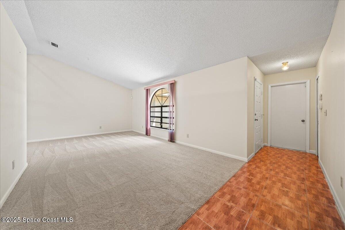 152 Donna Road NE
