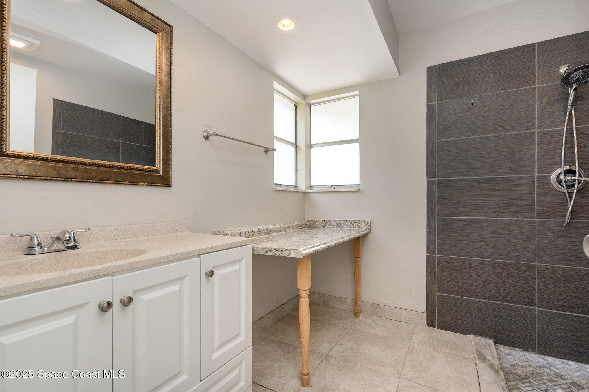 991 Gatewood Court NE