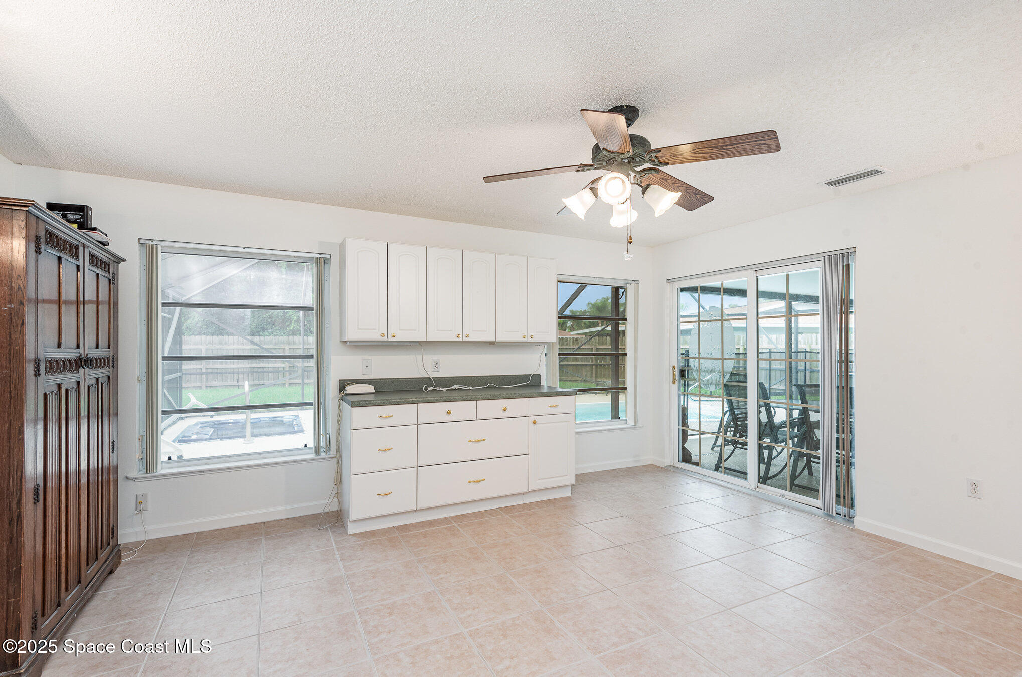 957 Waialae Circle NE