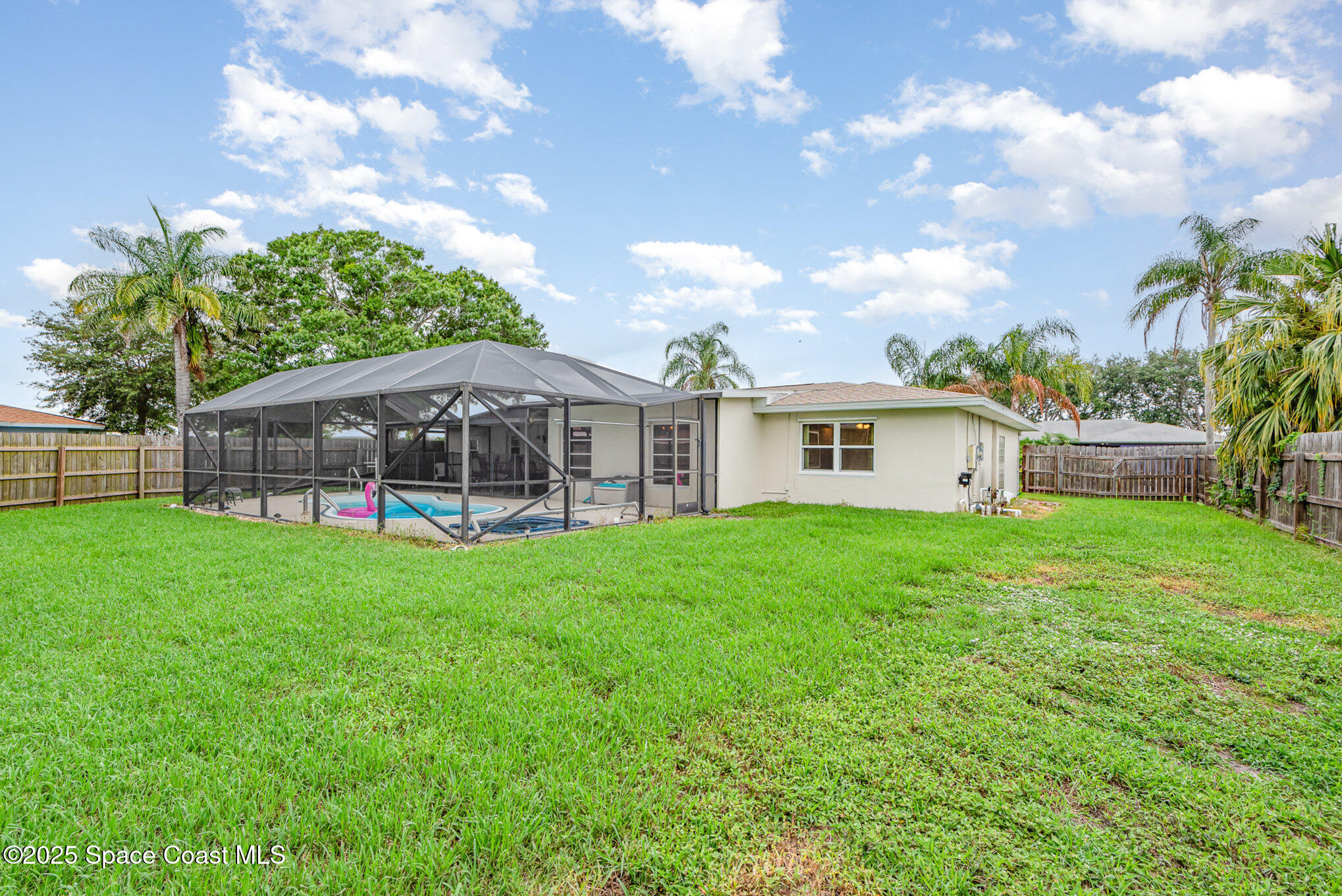 957 Waialae Circle NE