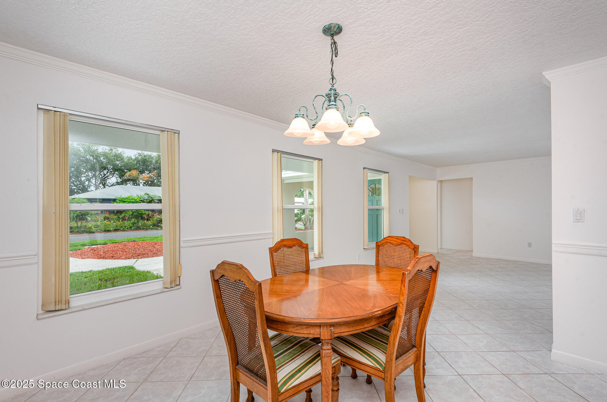 957 Waialae Circle NE